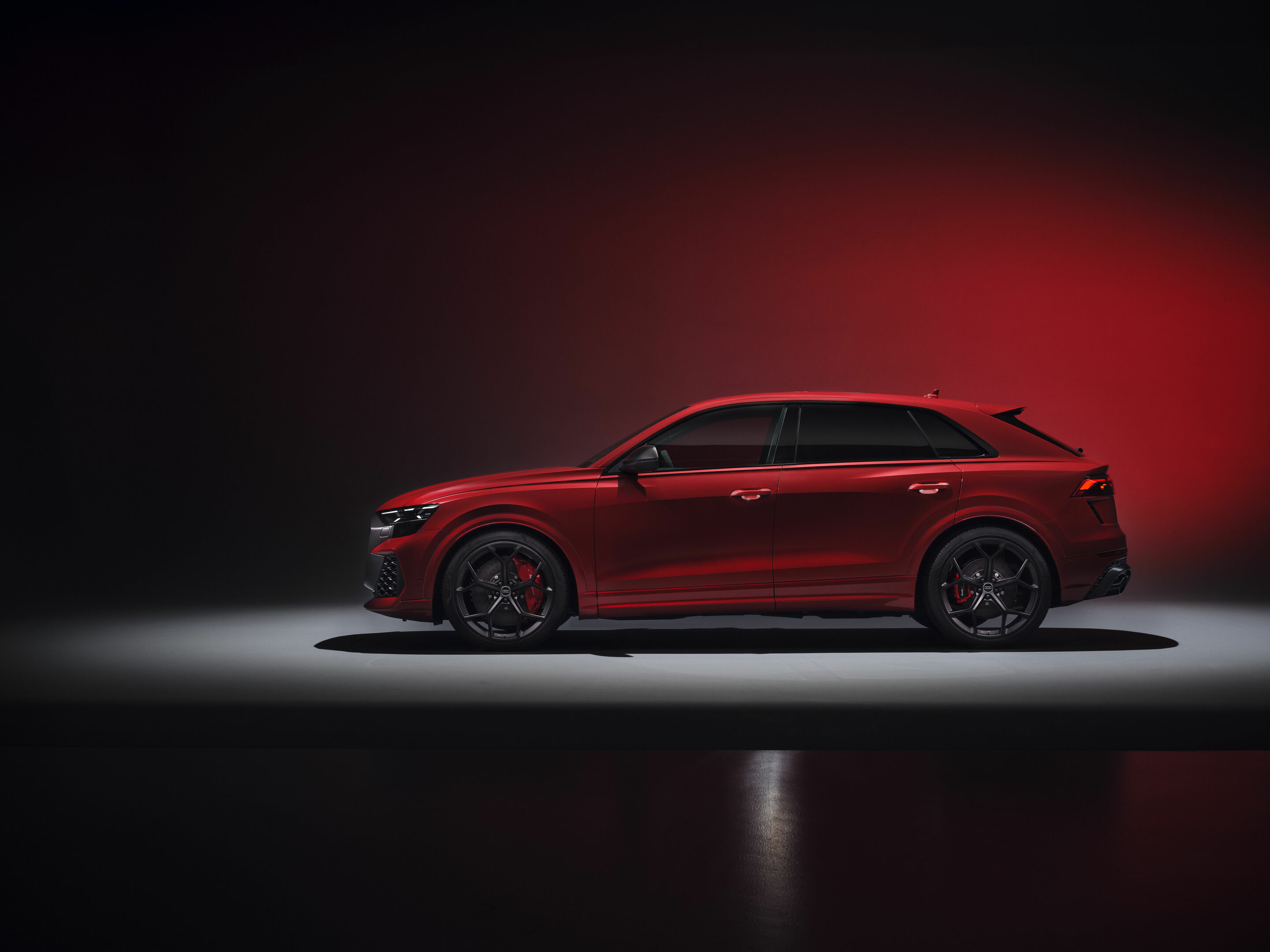 Audi RS Q8 performance - Static photo,
Colour: Chilli red metallic