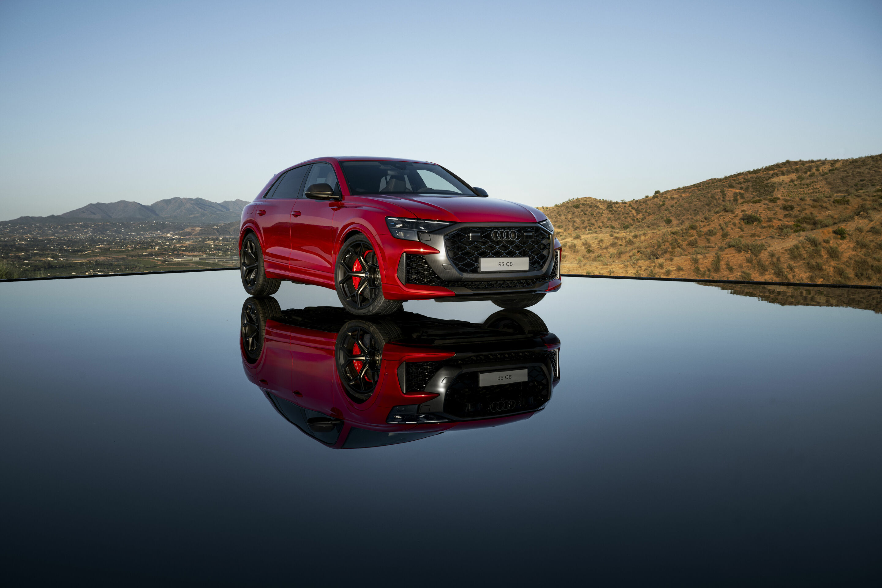 Audi RS Q8 performance - Standaufnahme,
Farbe: Chilirot Metallic