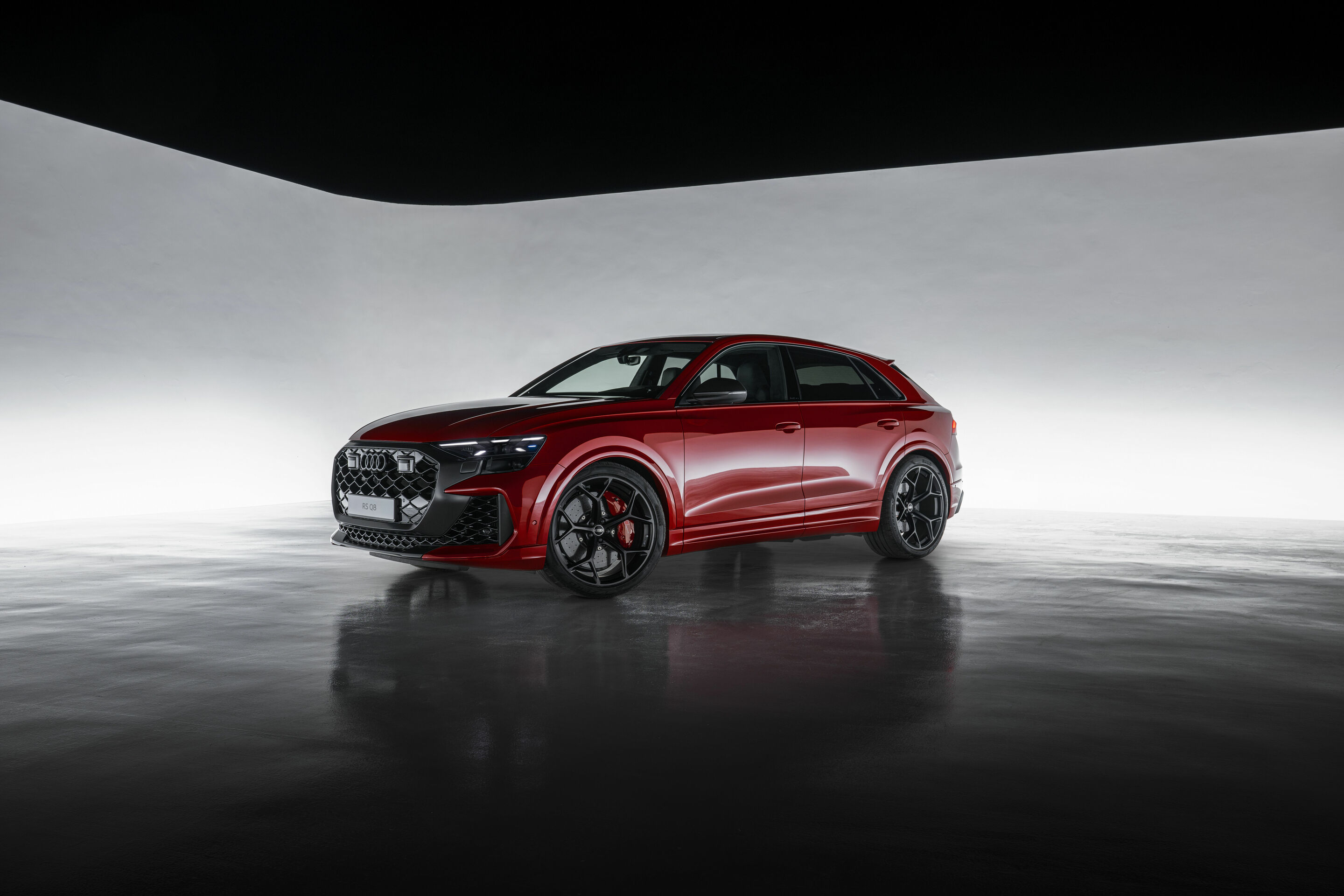Audi RS Q8 performance - Standaufnahme,
Farbe: Chilirot Metallic