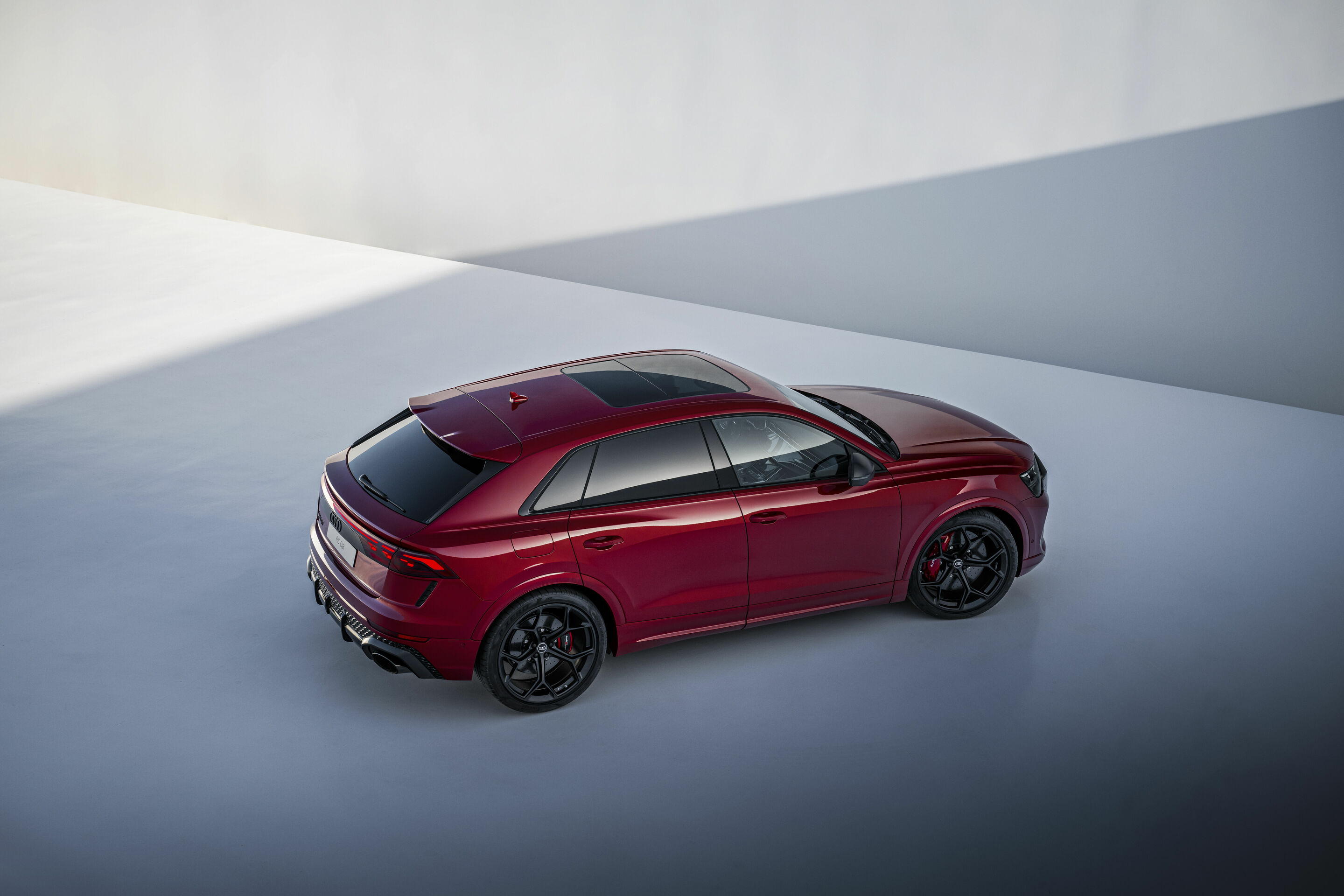 Audi RS Q8 performance - Standaufnahme,
Farbe: Chilirot Metallic