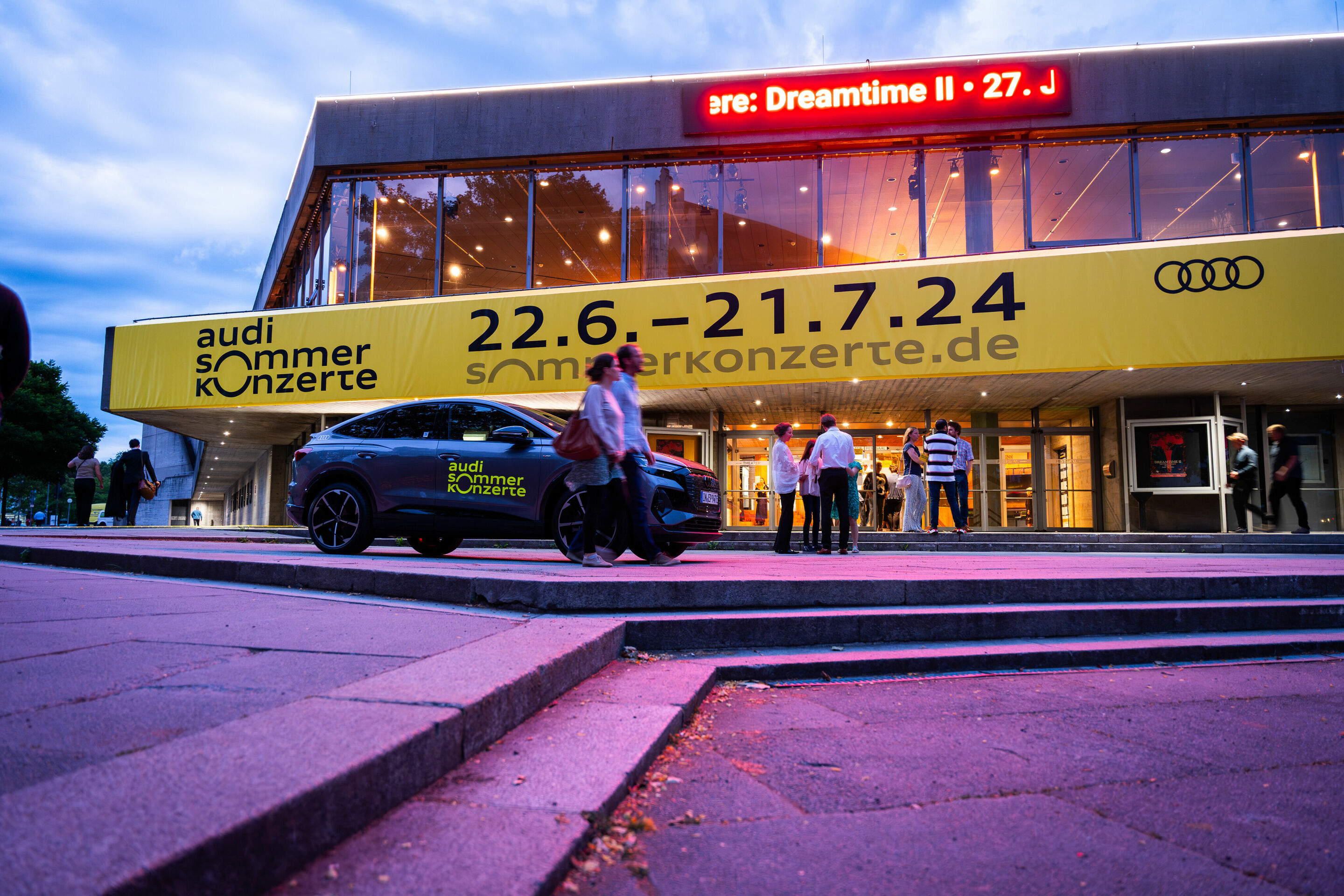 Audi Summer Concerts 2024 - Opening concert with the Audi Young Persons’ Choral Academy and Le Cercle de l'Harmonie: The Audi Q4 Sportback e-tron in front of the Ingolstadt Festival Hall