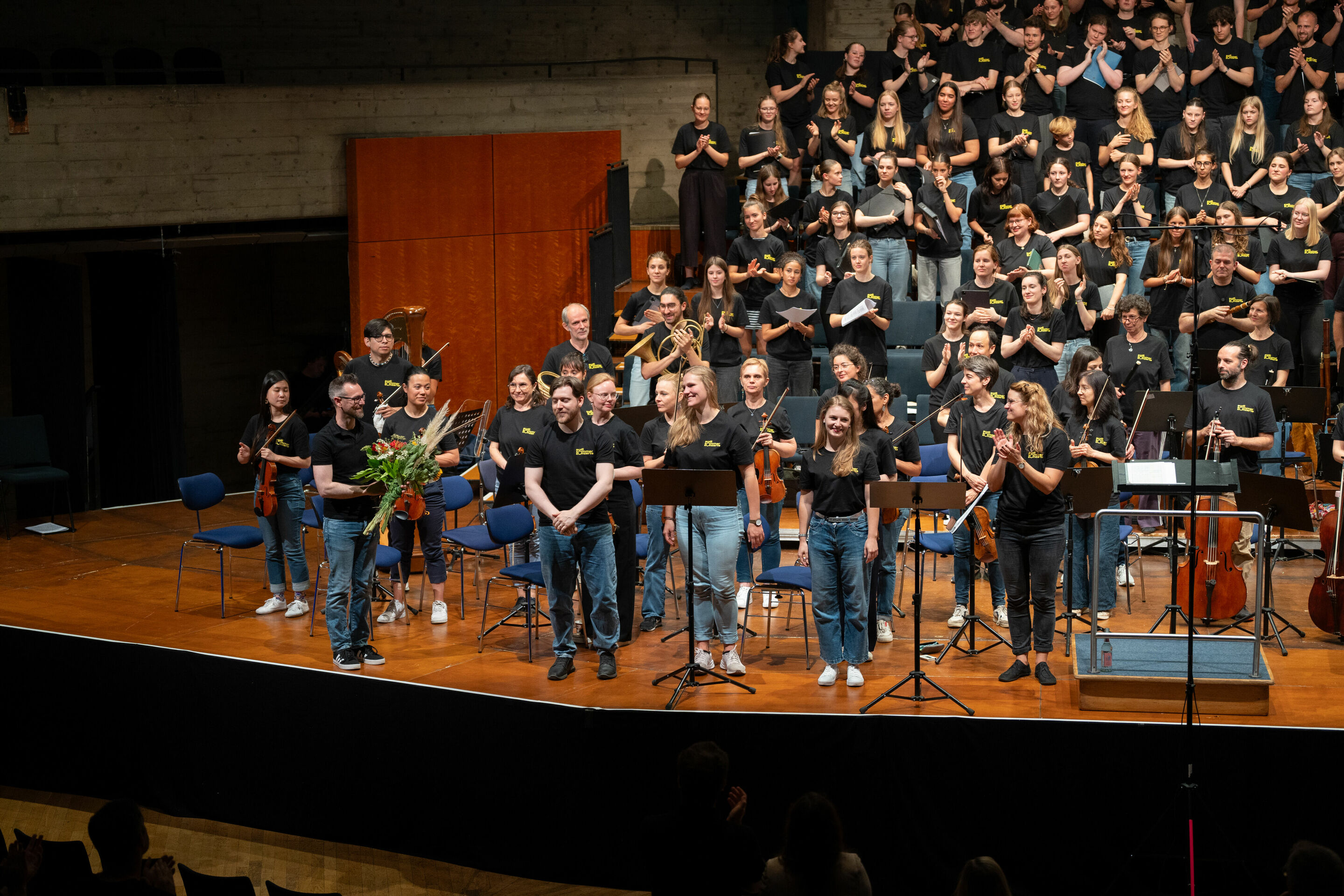 Audi Summer Concerts 2024 - Public workshop: Pupils from the region and the Audi Young Persons’ Choral Academy in the Ingolstadt Festival Hall. Front center the three Solists Tobias Schulien, Paula Rein and Sandra Bildmann (from left to right)