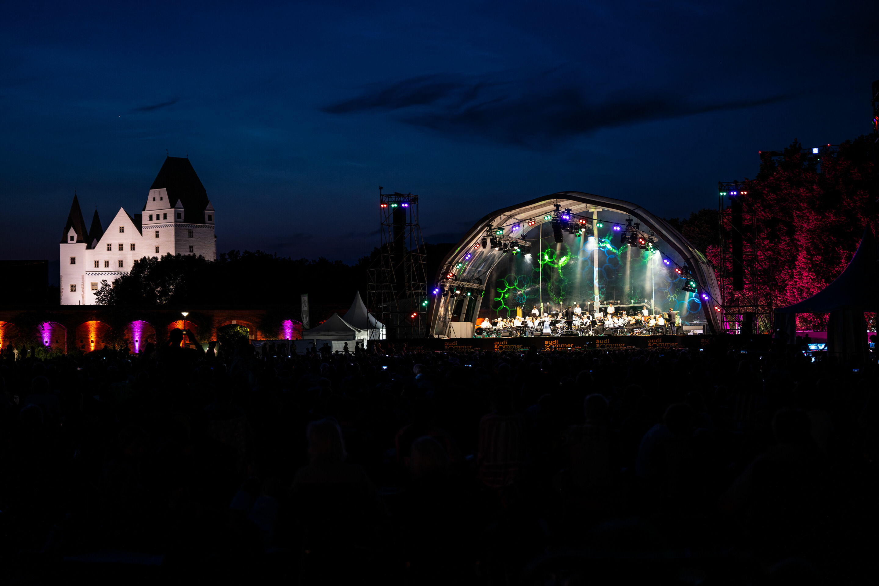 Audi Summer Concerts 2024 - French evening at the Audi Klassik Open Air in Klenzepark: View over the festival grounds