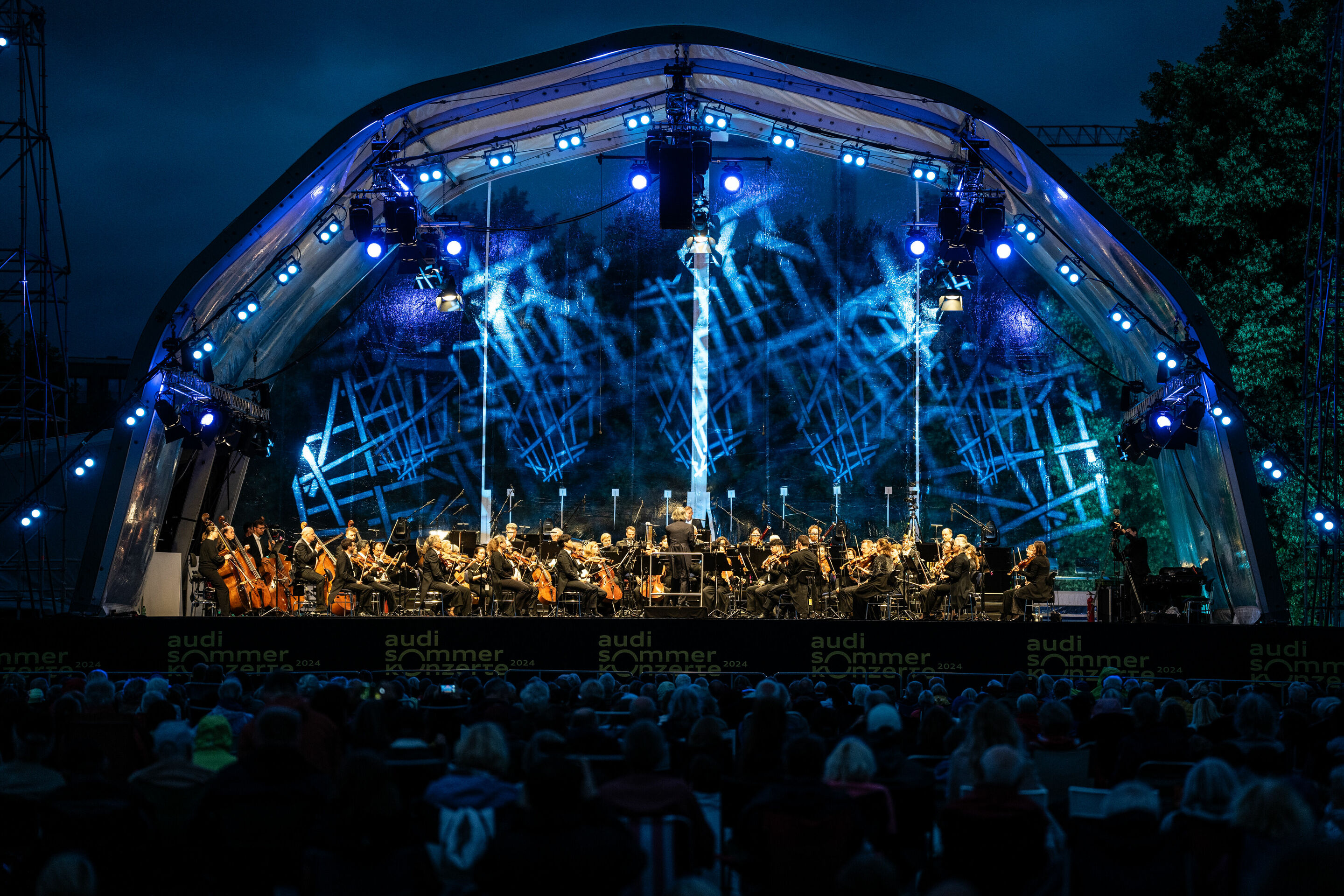 Audi Sommerkonzerte 2024 - Audi Klassik Open Air im Klenzepark: Kent Nagano und das Philharmonische Staatsorchester Hamburg