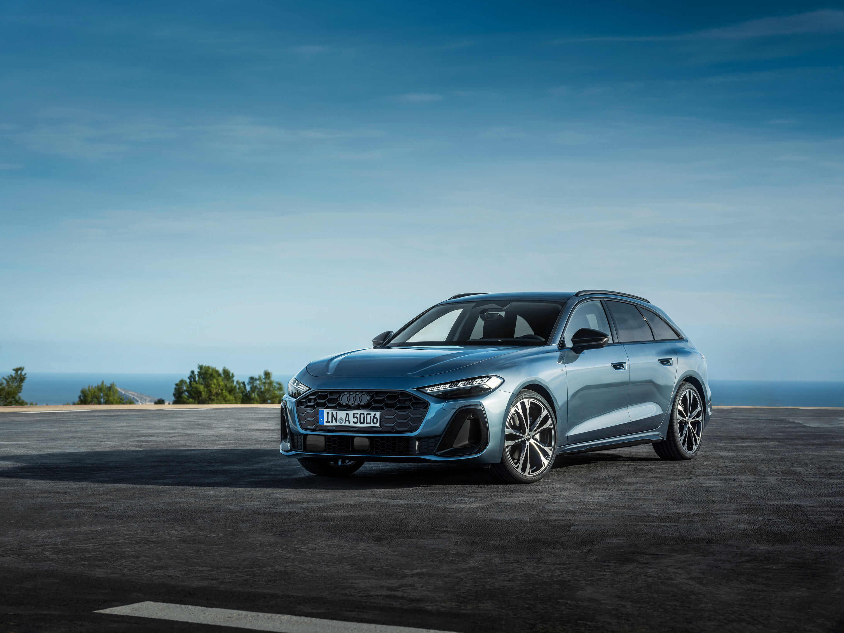 Audi A5 Avant - Standaufnahme,
Farbe: Horizontblau Metallic

Panorama-Glasdach mit schaltbarer Transparenz ist in Deutschland voraussichtlich ab dem vierten Quartal 2024 verfügbar. Über den genauen Einsatztermin informieren Sie sich bitte bei Ihrem Audi...