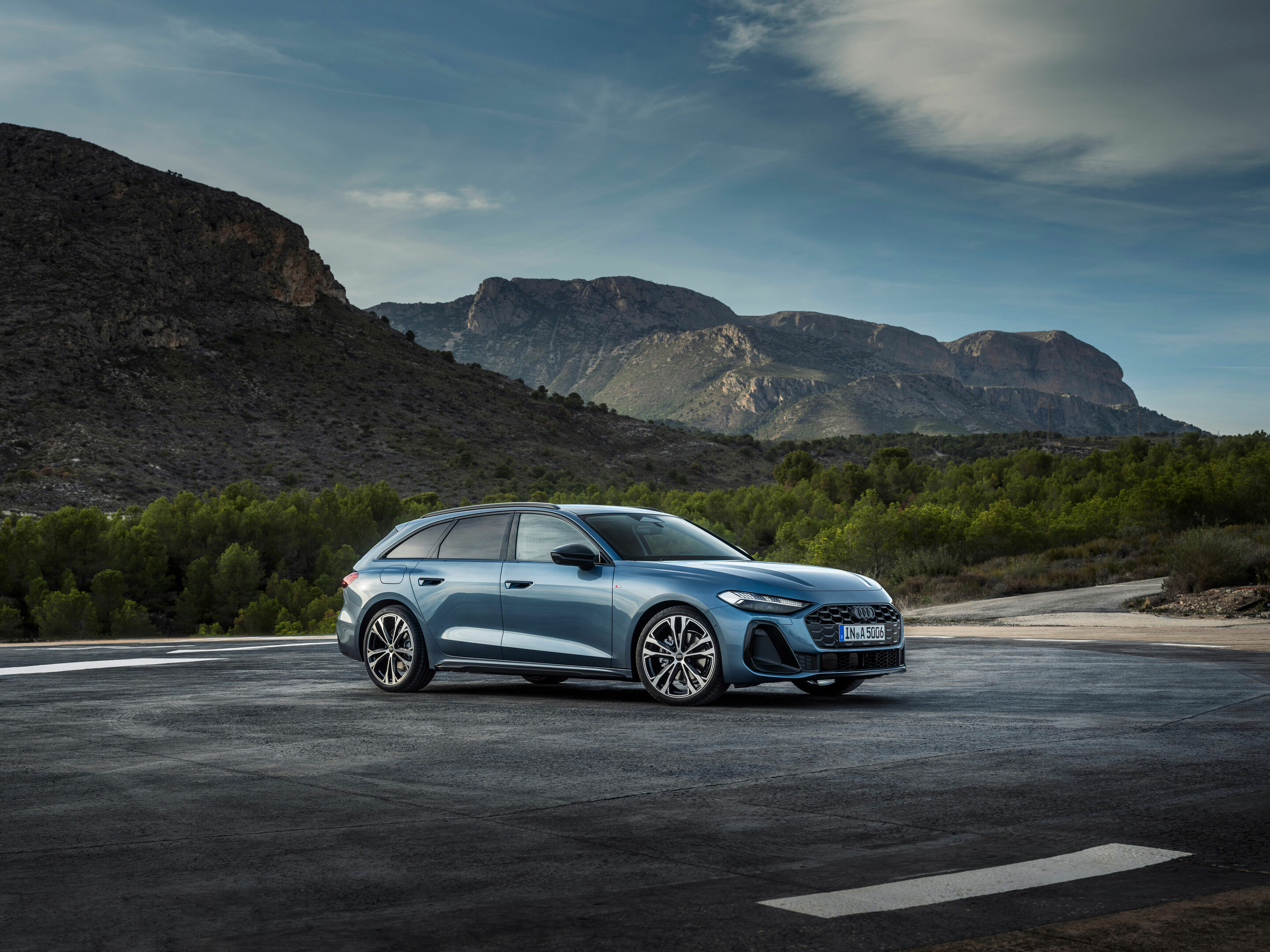 Audi A5 Avant - Standaufnahme,
Farbe: Horizontblau Metallic
Panorama-Glasdach mit schaltbarer Transparenz ist in Deutschland voraussichtlich ab dem vierten Quartal 2024 verfügbar. Über den genauen Einsatztermin informieren Sie sich bitte bei Ihrem Audi...