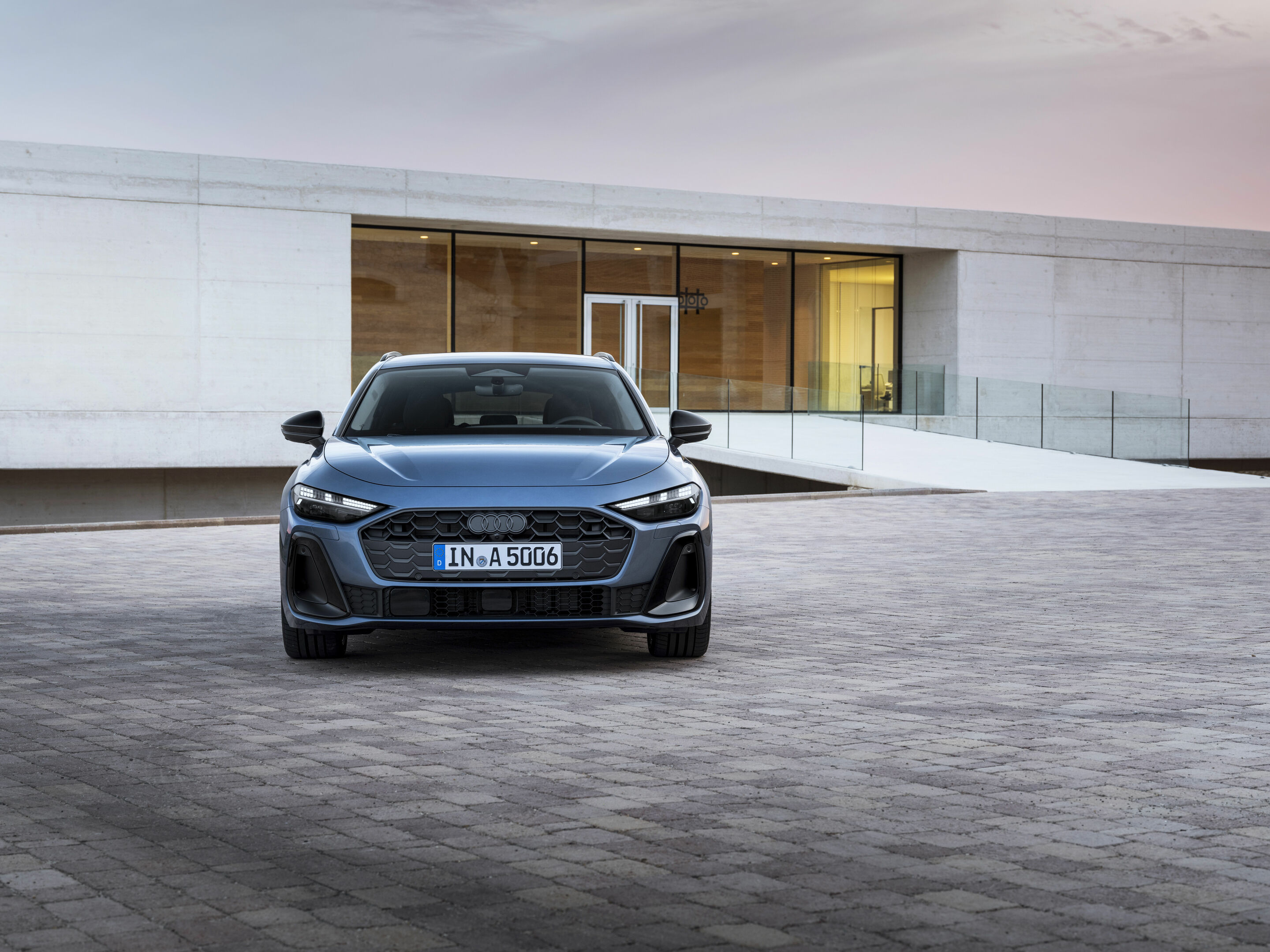 Audi A5 Avant - Standaufnahme,
Farbe: Horizontblau Metallic

Panorama-Glasdach mit schaltbarer Transparenz ist in Deutschland voraussichtlich ab dem vierten Quartal 2024 verfügbar. Über den genauen Einsatztermin informieren Sie sich bitte bei Ihrem Audi...
