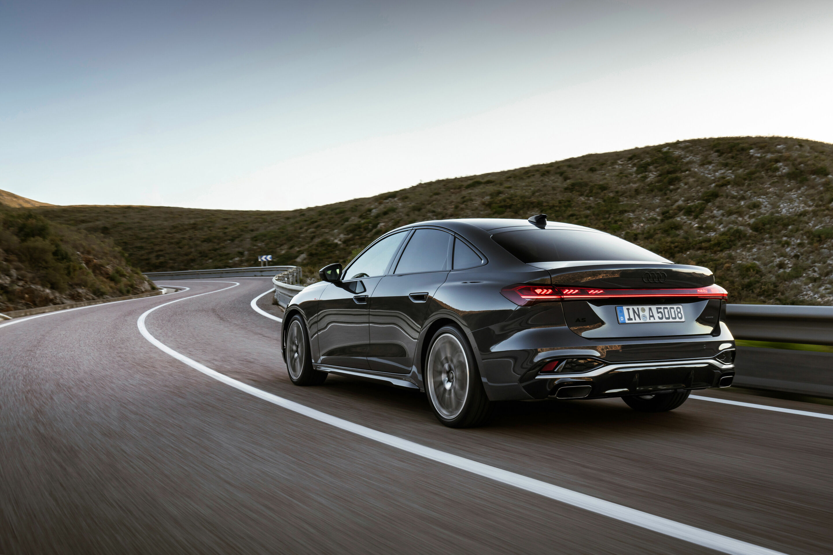 Audi A5 Limousine - Fahraufnahme,
Farbe: Magnetgrau