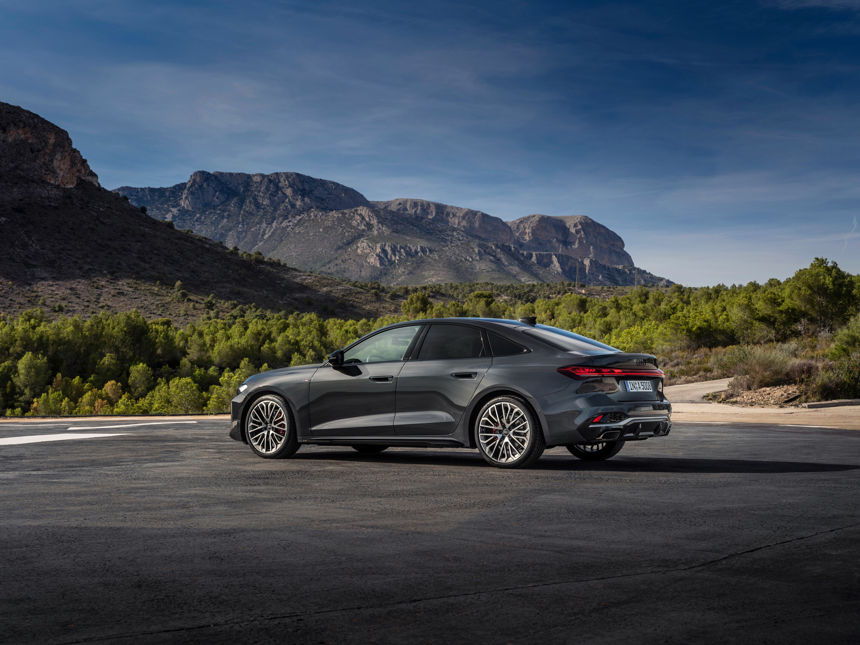 Audi A5 Limousine - Standaufnahme,
Farbe: Magnetgrau