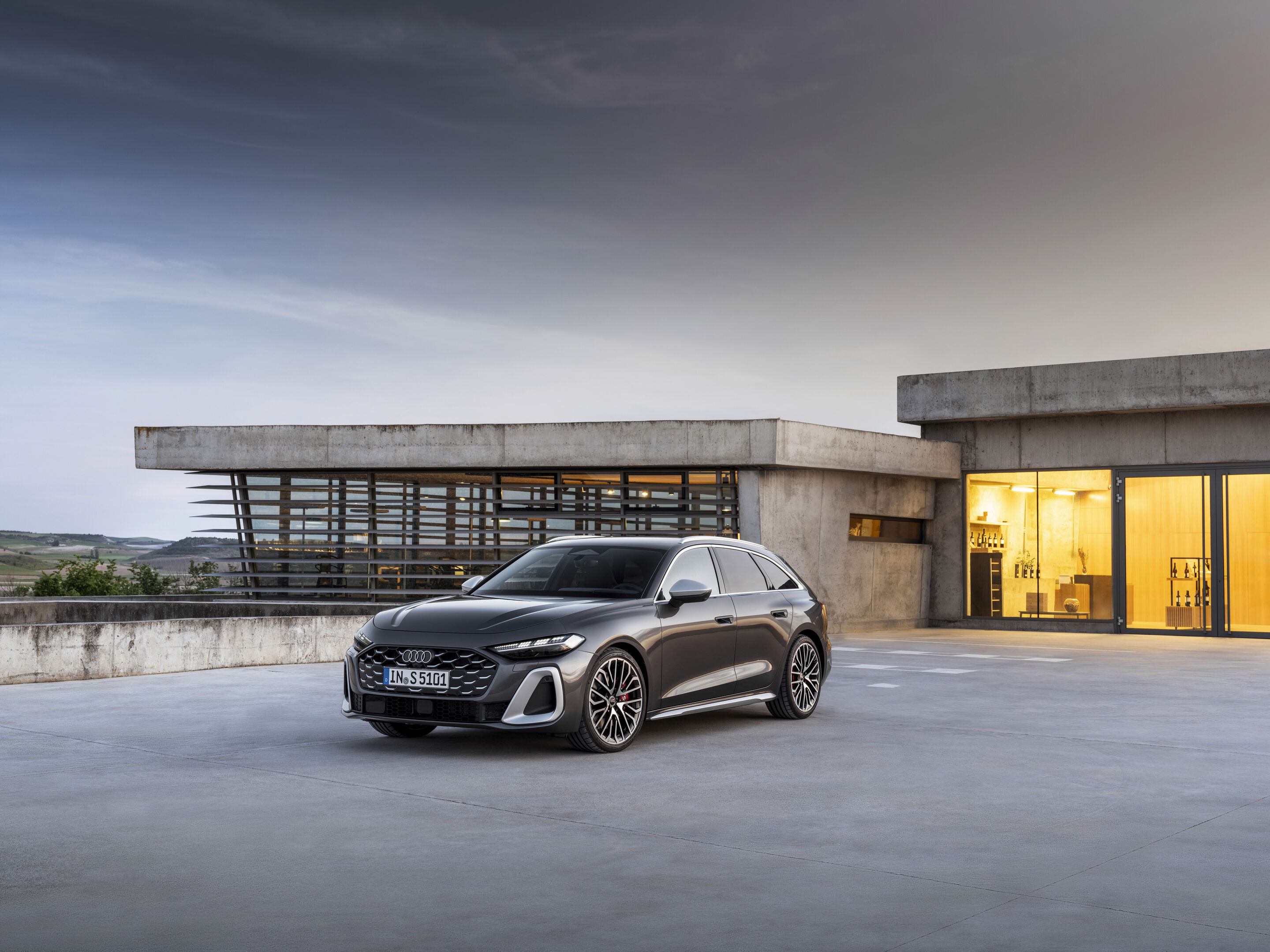 Audi S5 Avant - Static photo,
Colour: Daytona Grey pearl effect