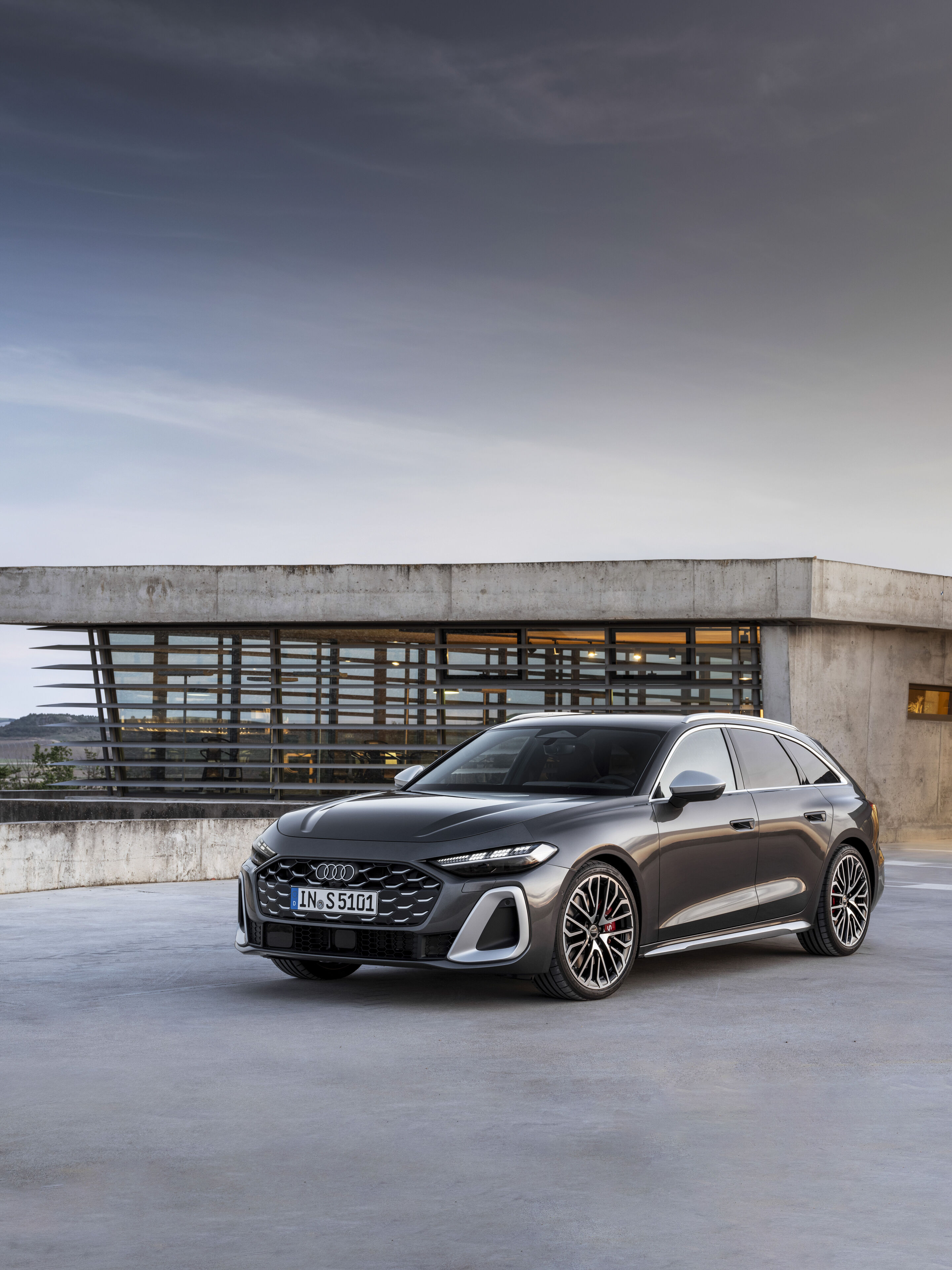 Audi S5 Avant - Standaufnahme,
Farbe: Daytonagrau Perleffekt