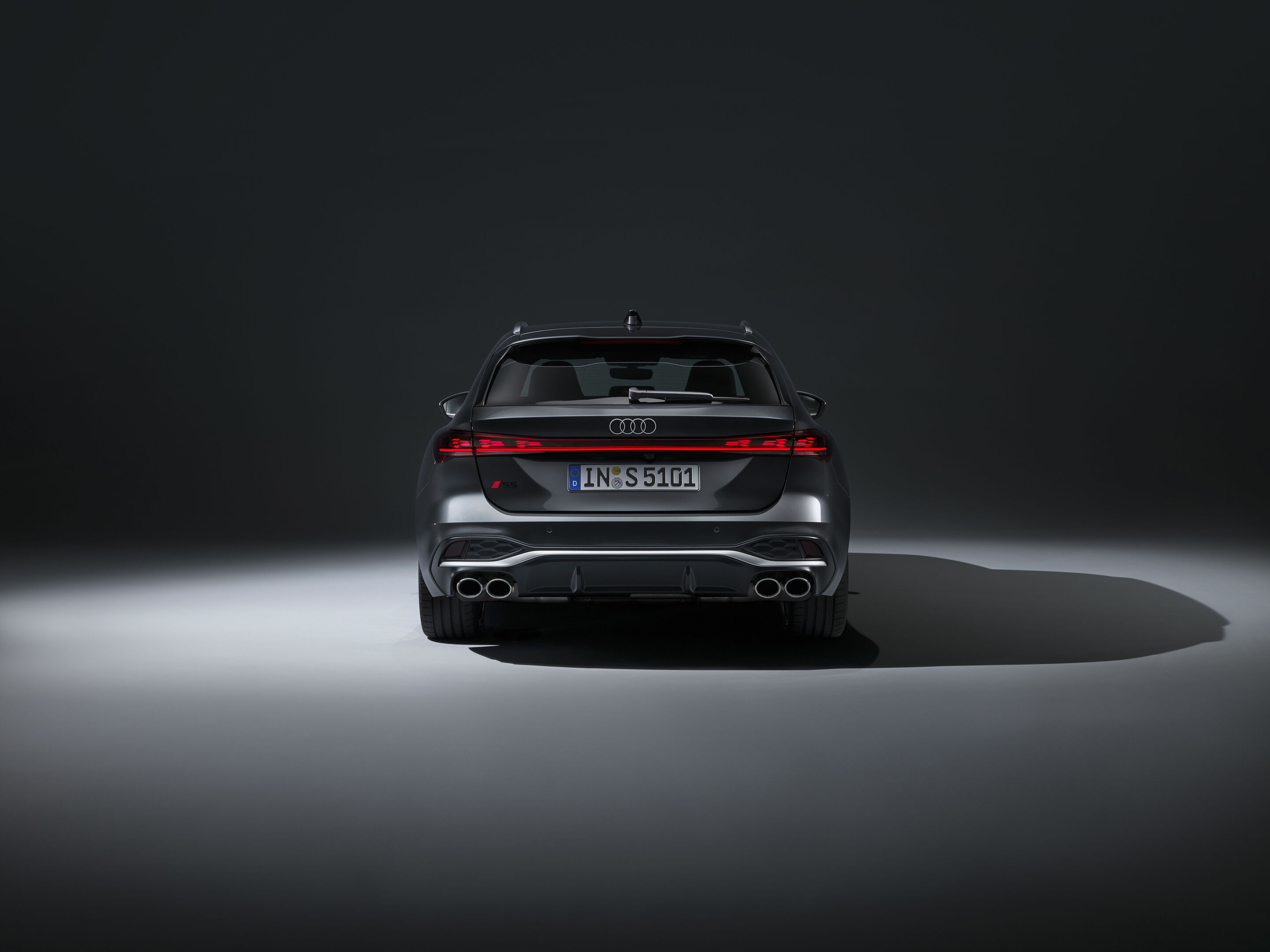 Audi S5 Avant - Static photo,
Colour: Daytona Grey pearl effect