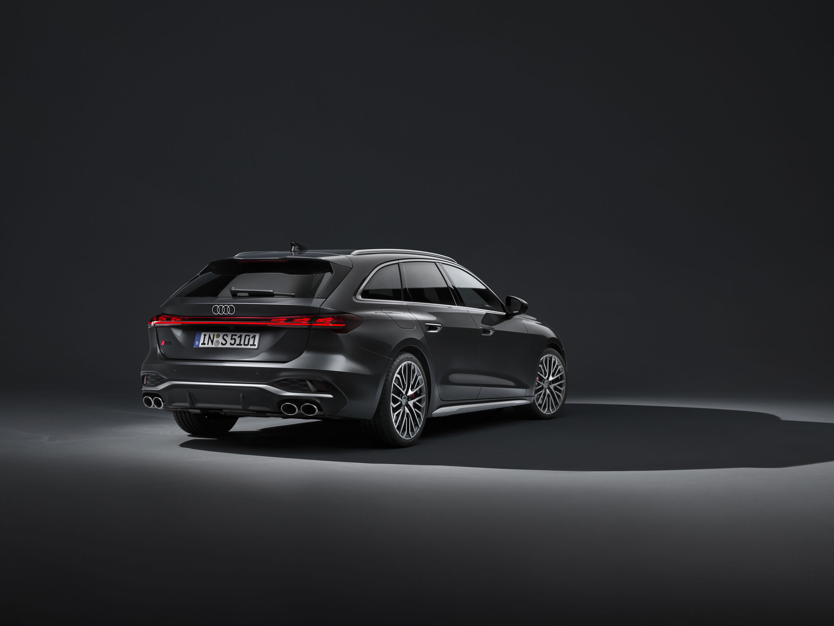 Audi S5 Avant - Standaufnahme,
Farbe: Daytonagrau Perleffekt