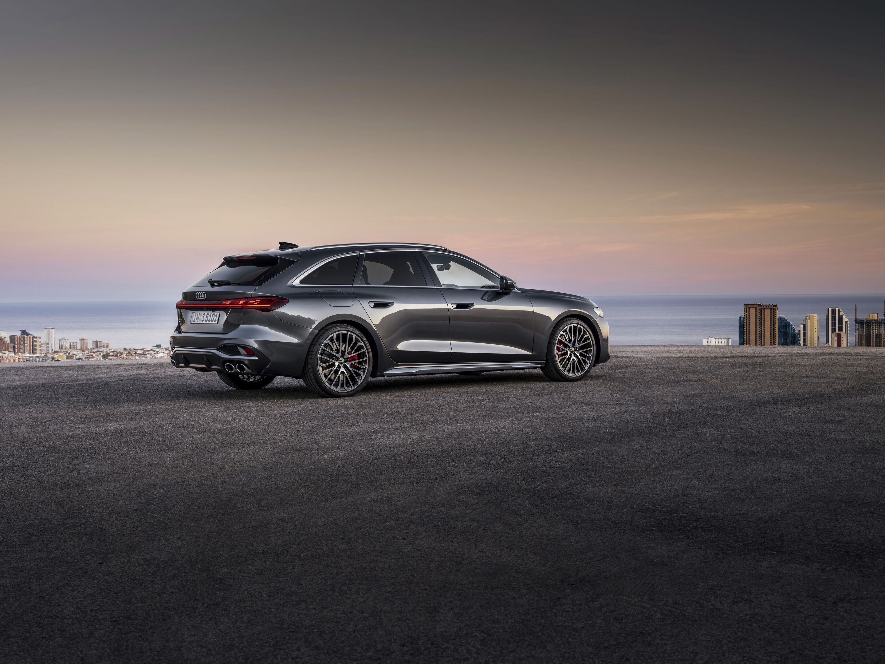 Audi S5 Avant - Standaufnahme,
Farbe: Daytonagrau Perleffekt