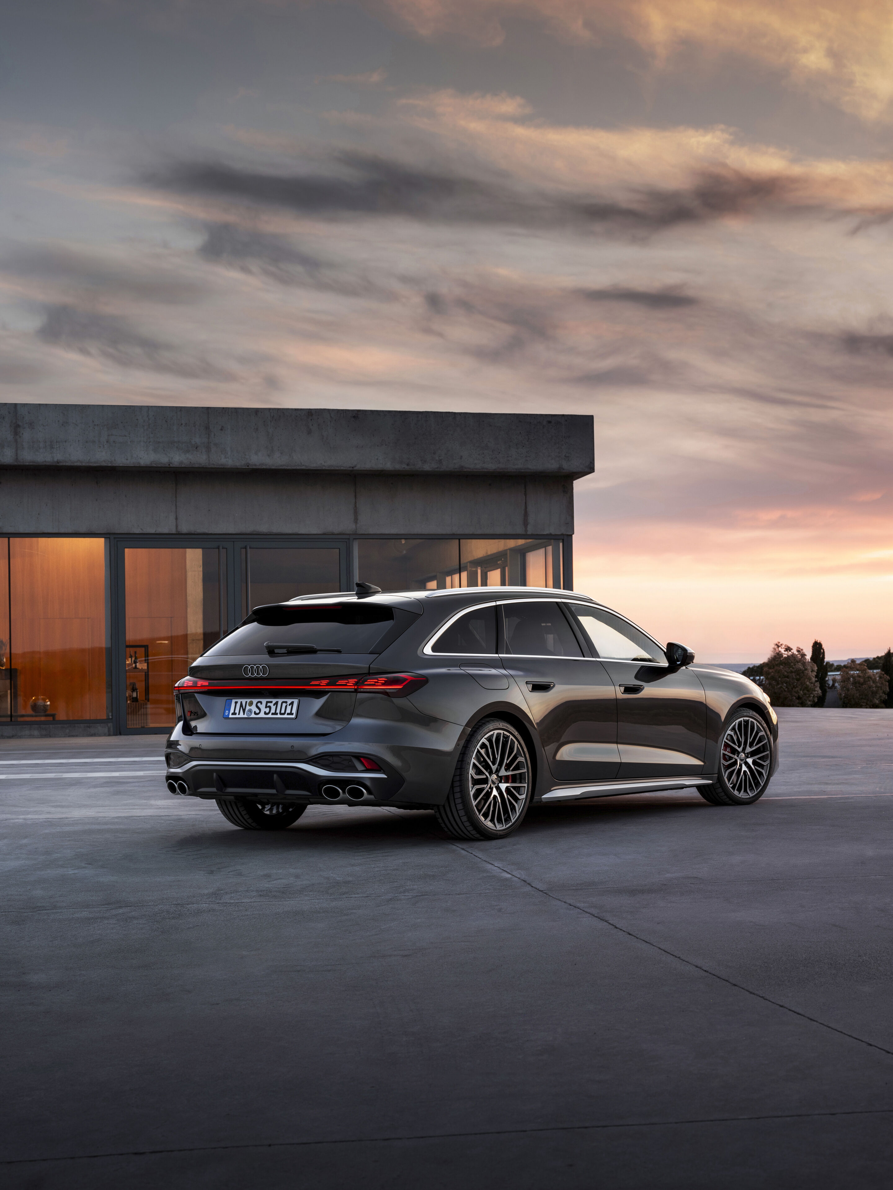 Audi S5 Avant - Standaufnahme,
Farbe: Daytonagrau Perleffekt