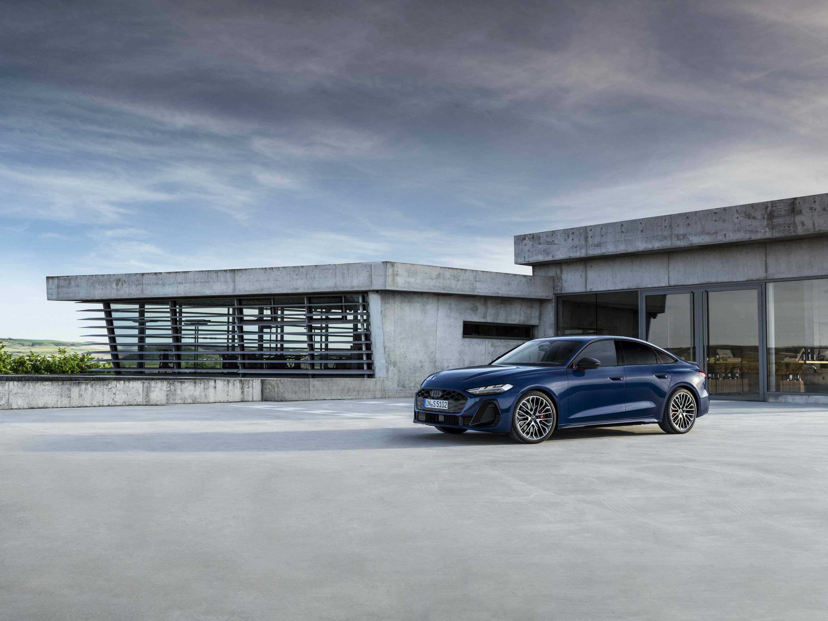 Audi S5 Sedan - Static photo,
Colour: Ascari blue metallic