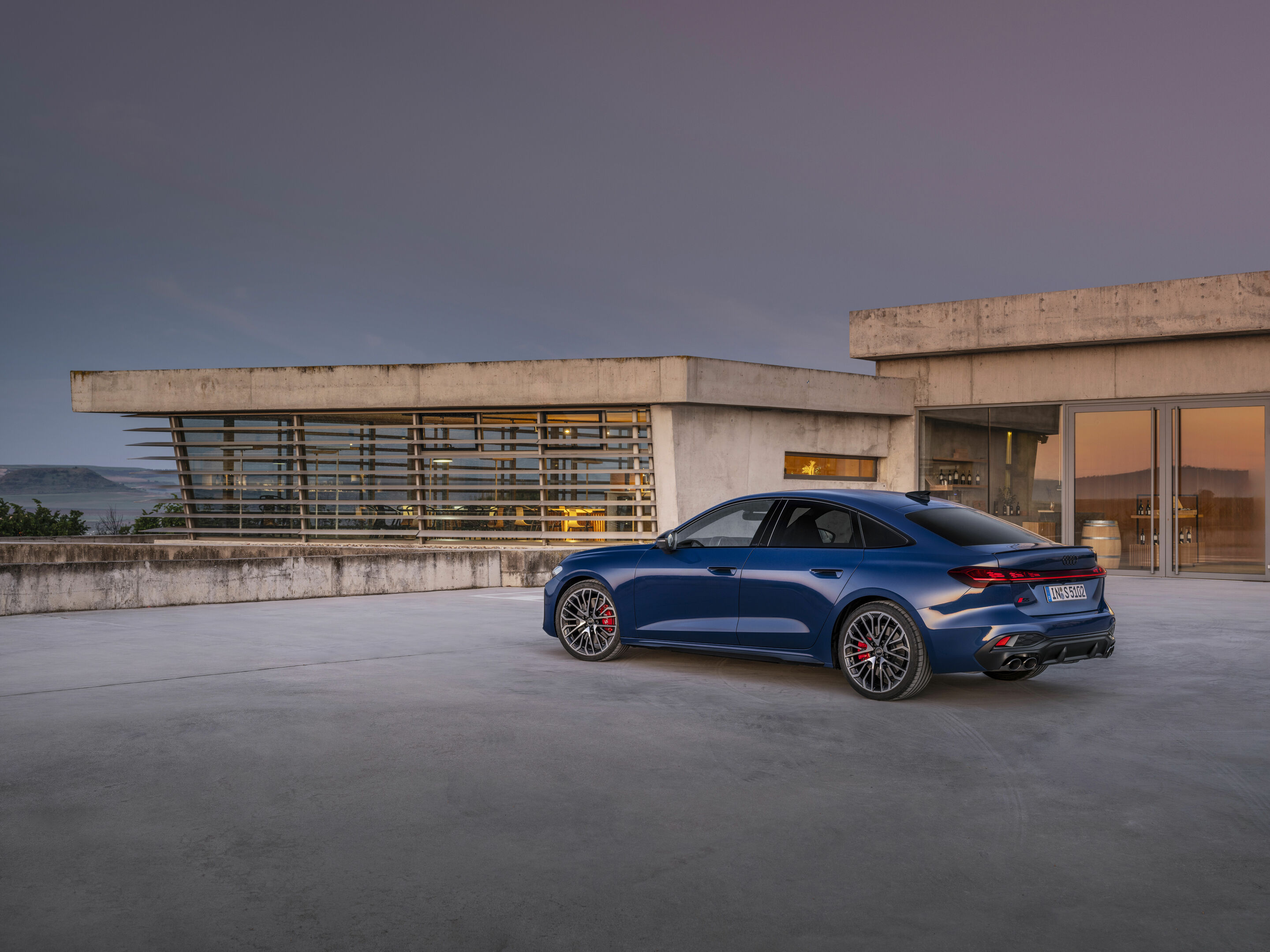 Audi S5 Limousine - Standaufnahme,
Farbe: Ascariblau Metallic