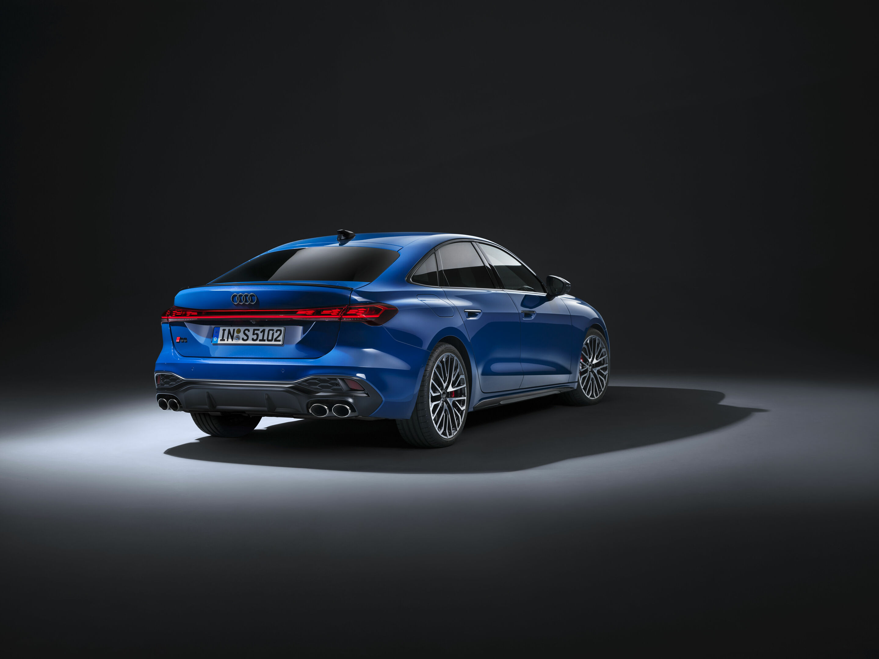 Audi S5 Limousine - Standaufnahme,
Farbe: Ascariblau Metallic