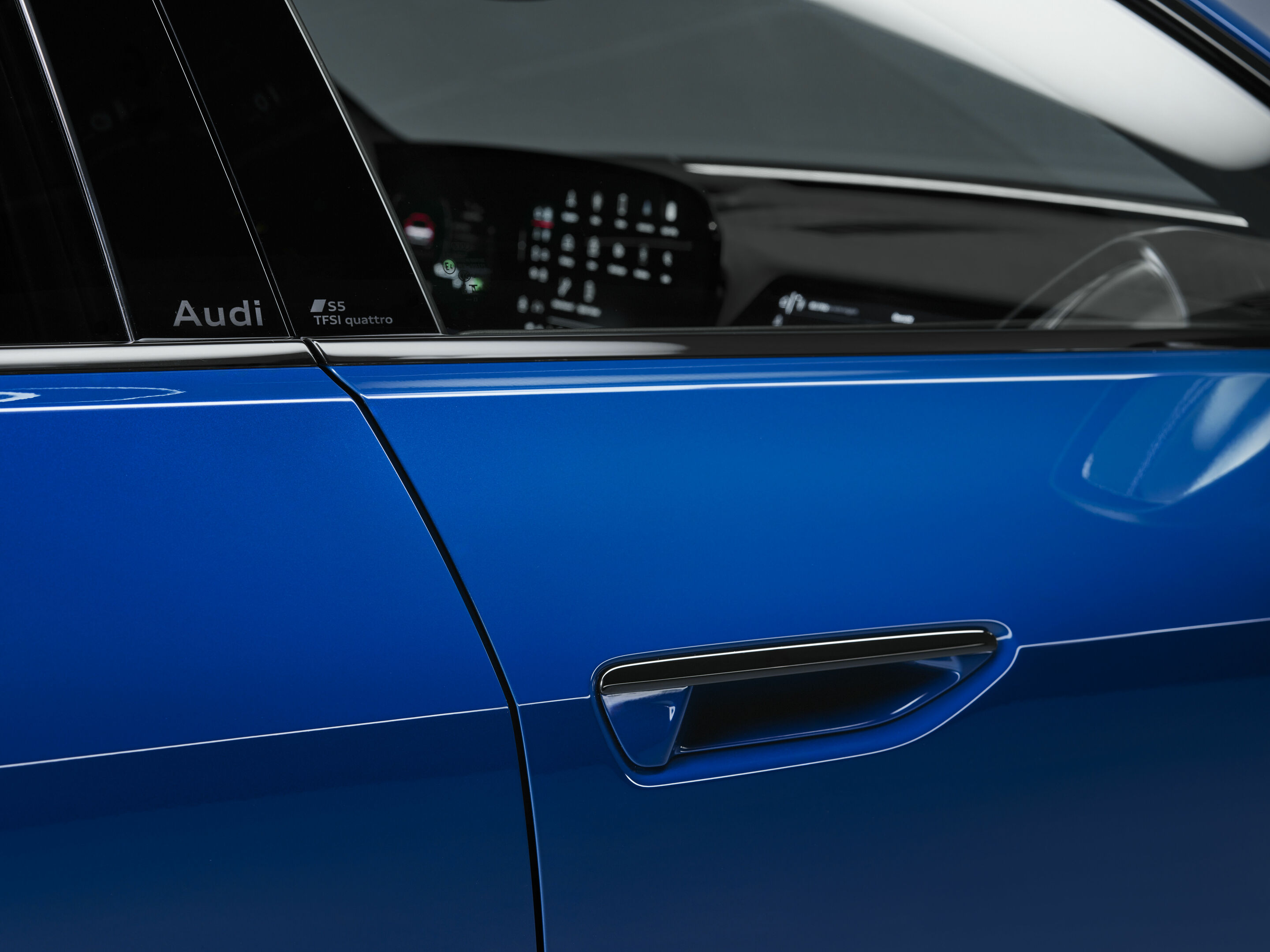 Audi S5 Limousine - Detail,
Farbe: Ascariblau Metallic