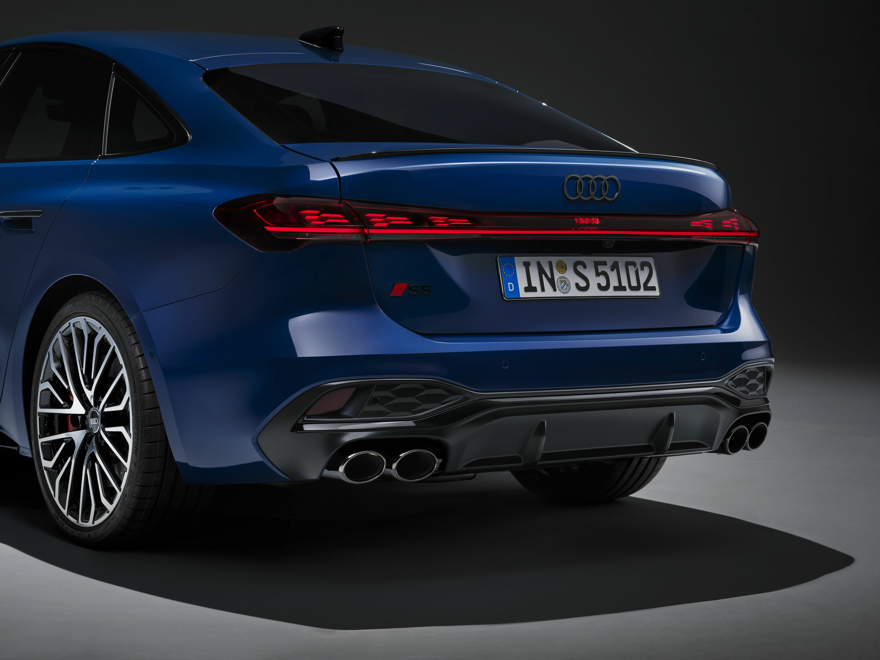 Audi S5 Limousine - Detail,
Farbe: Ascariblau Metallic