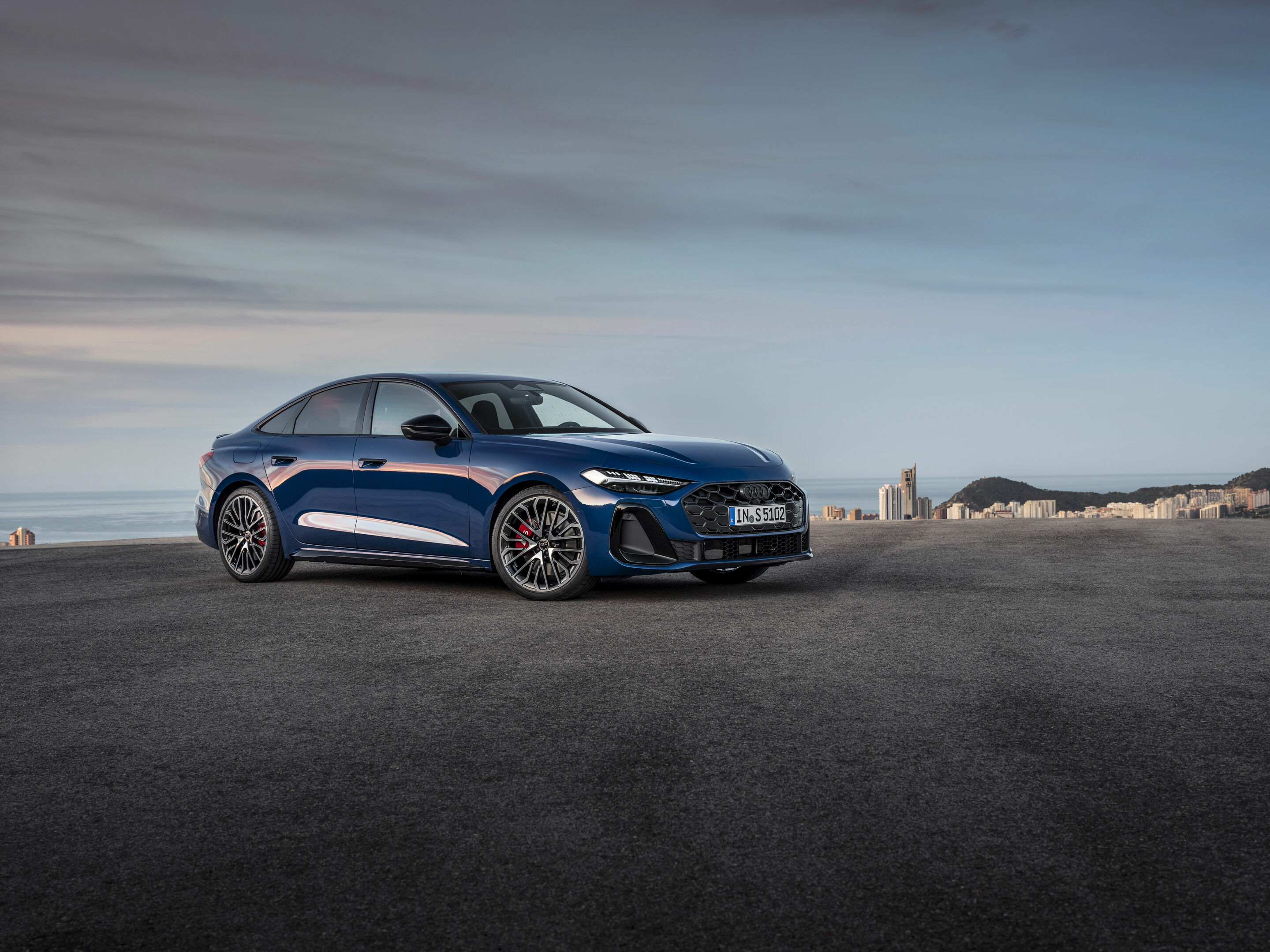 Audi S5 Limousine - Standaufnahme,
Farbe: Ascariblau Metallic