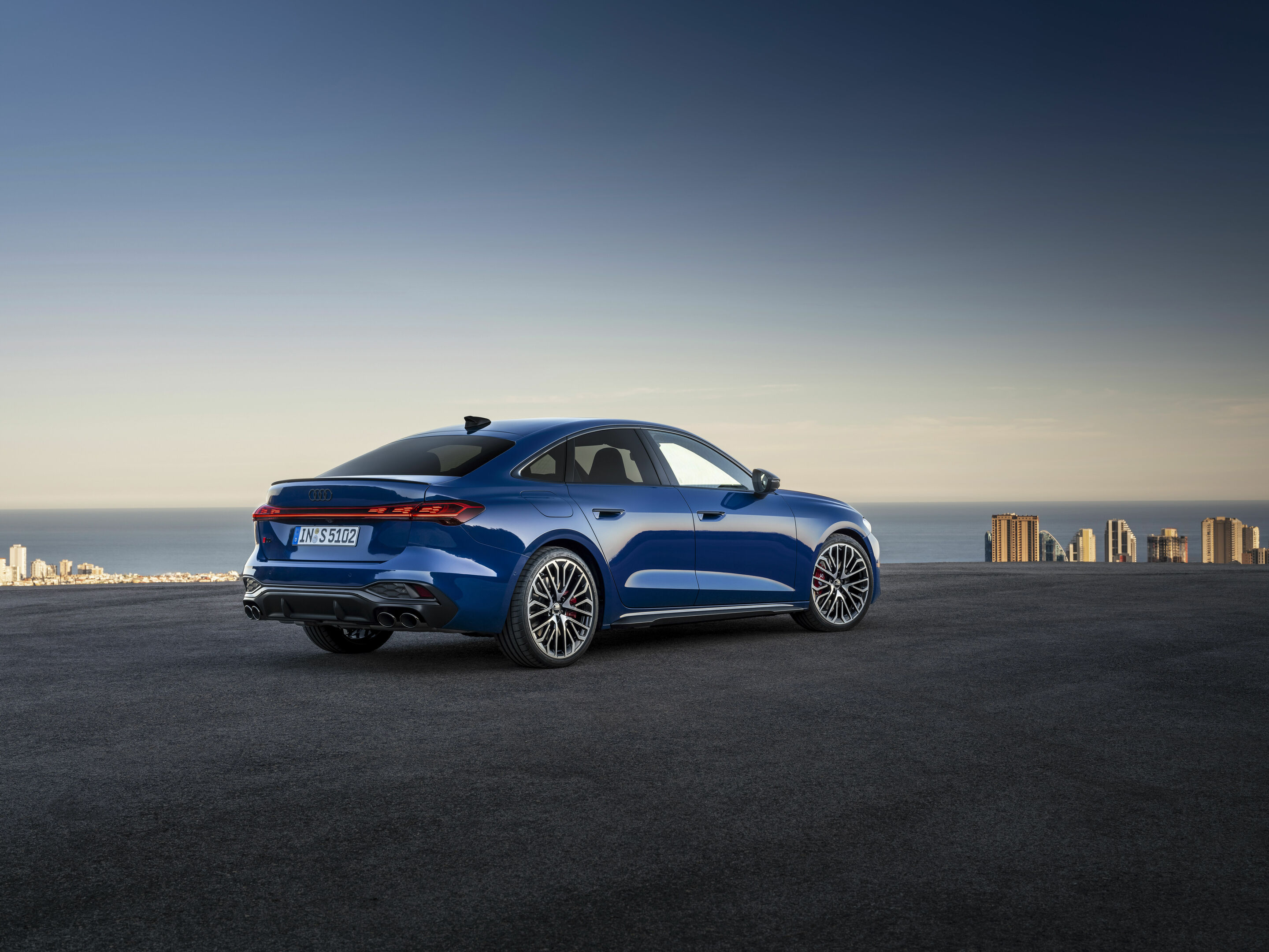 Audi S5 Limousine - Standaufnahme,
Farbe: Ascariblau Metallic