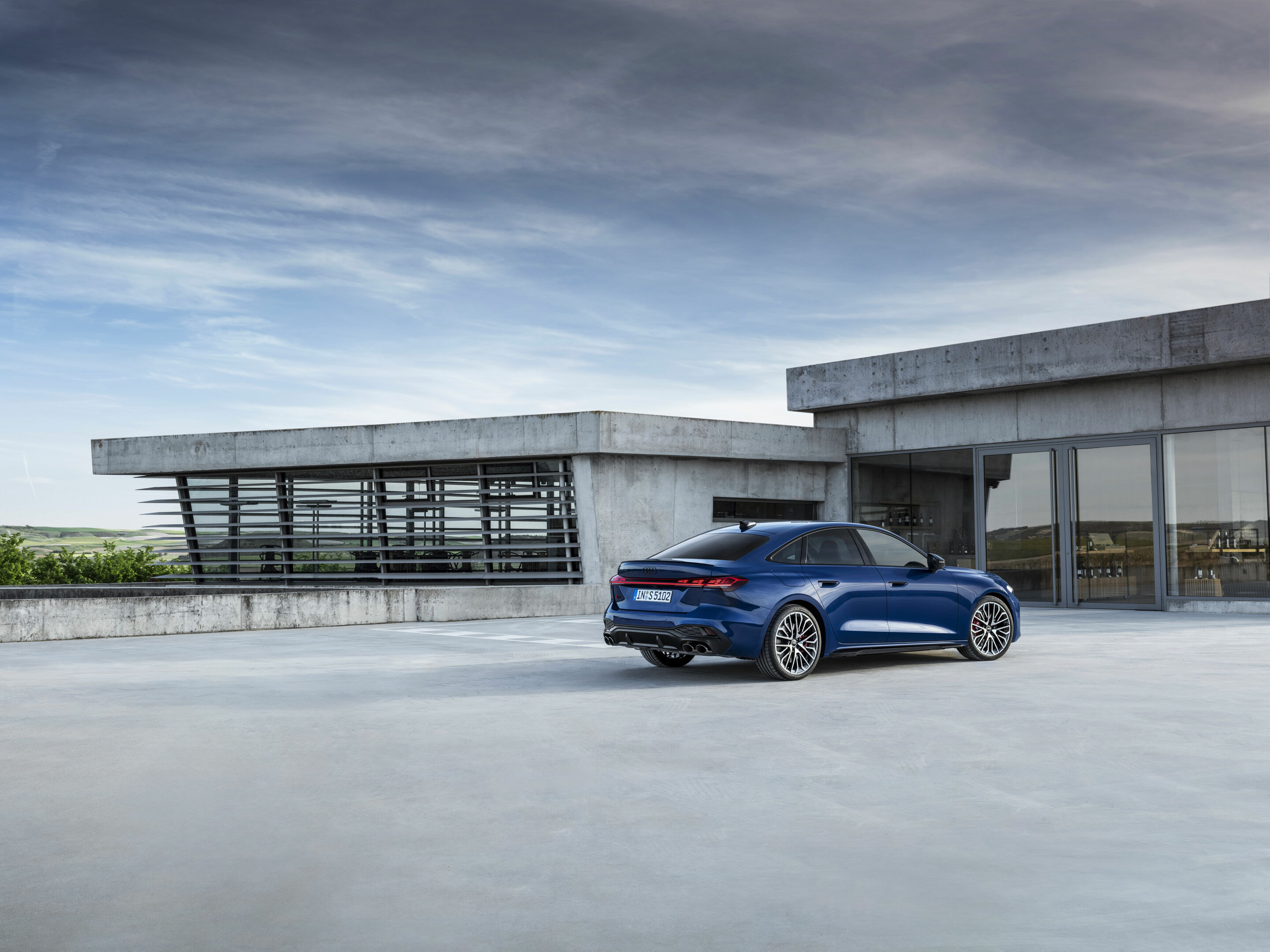 Audi S5 Limousine - Standaufnahme,
Farbe: Ascariblau Metallic