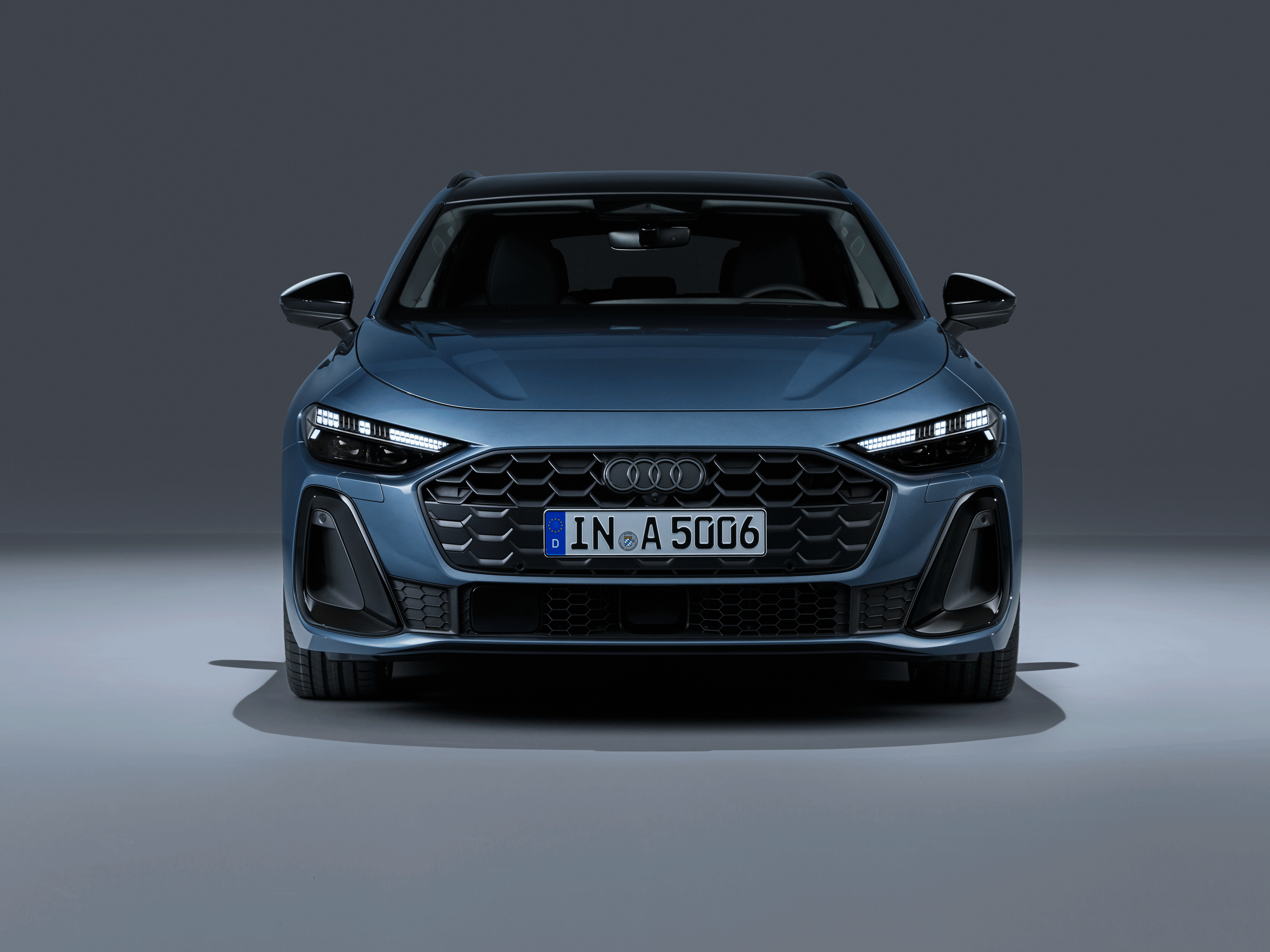 Audi A5 Avant - Static photo,
Colour: Horizon Blue metallic

The Panoramic glass roof with switchable transparency is expected to be available in Germany from the fourth quarter of 2024. For the exact launch date, please contact your Audi partner.