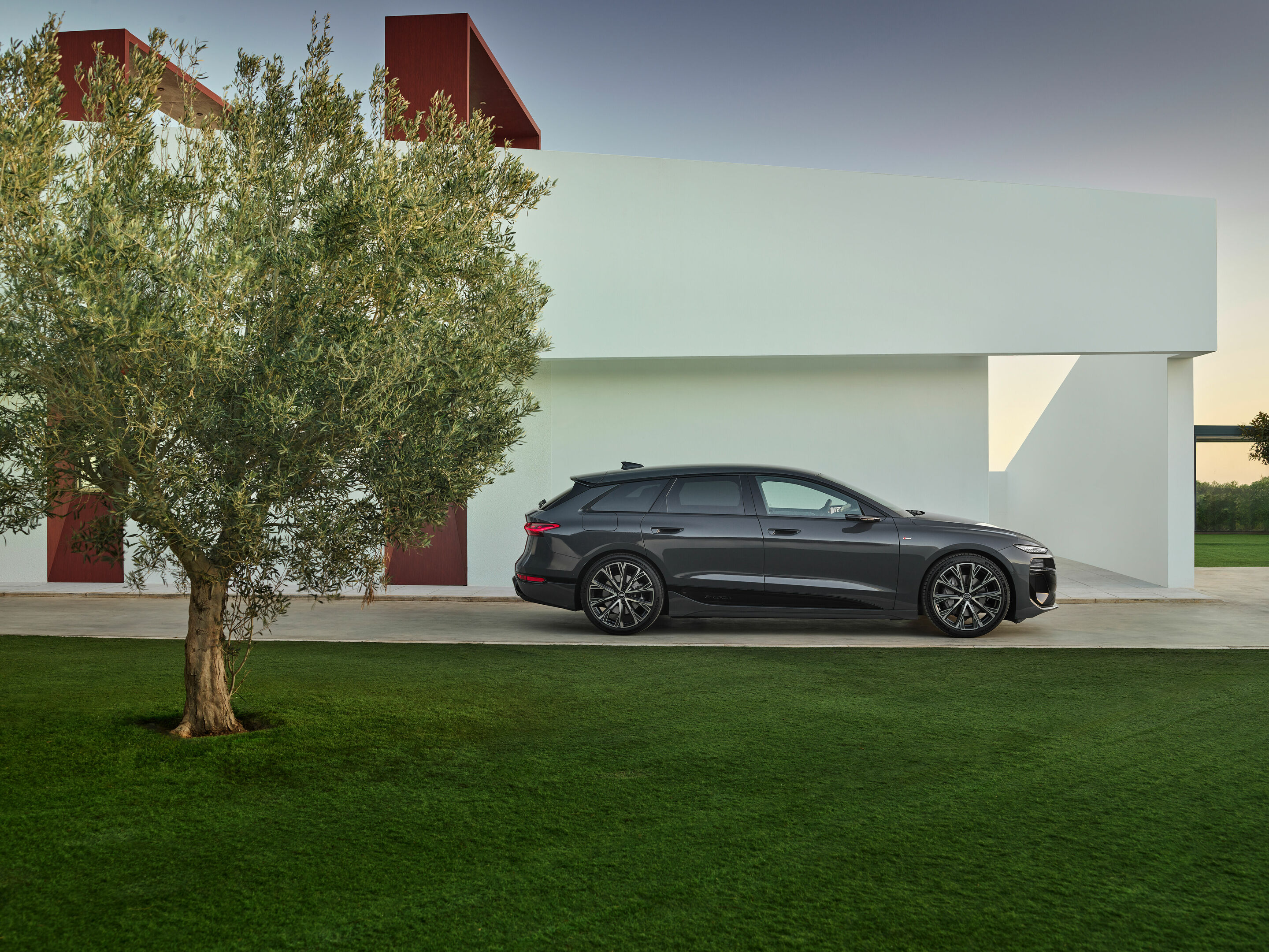 Audi A6 Avant e-tron - Standaufnahme,
Farbe: Magnetgrau