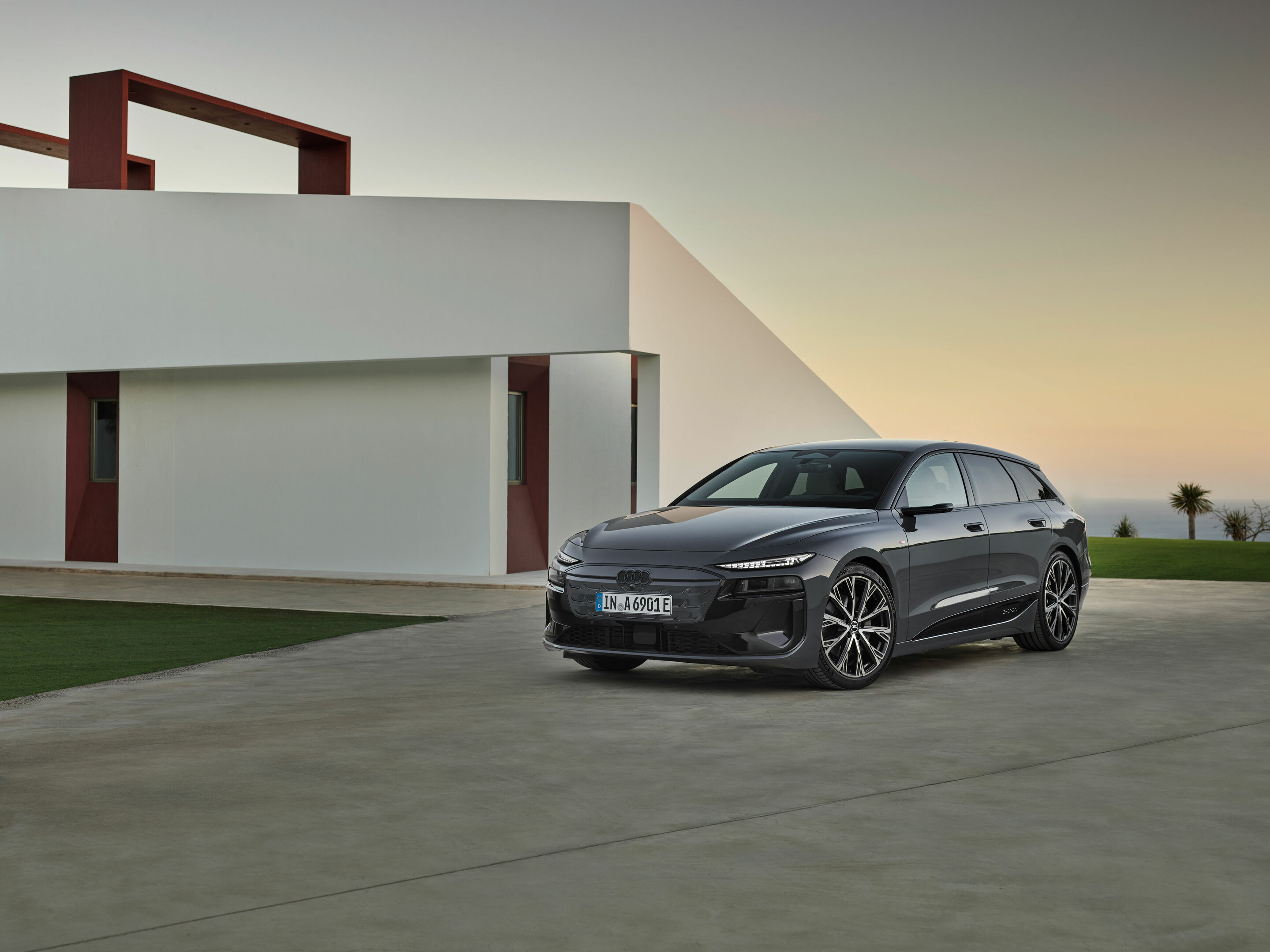 Audi A6 Avant e-tron - Static photo,
Colour: Magnet grey