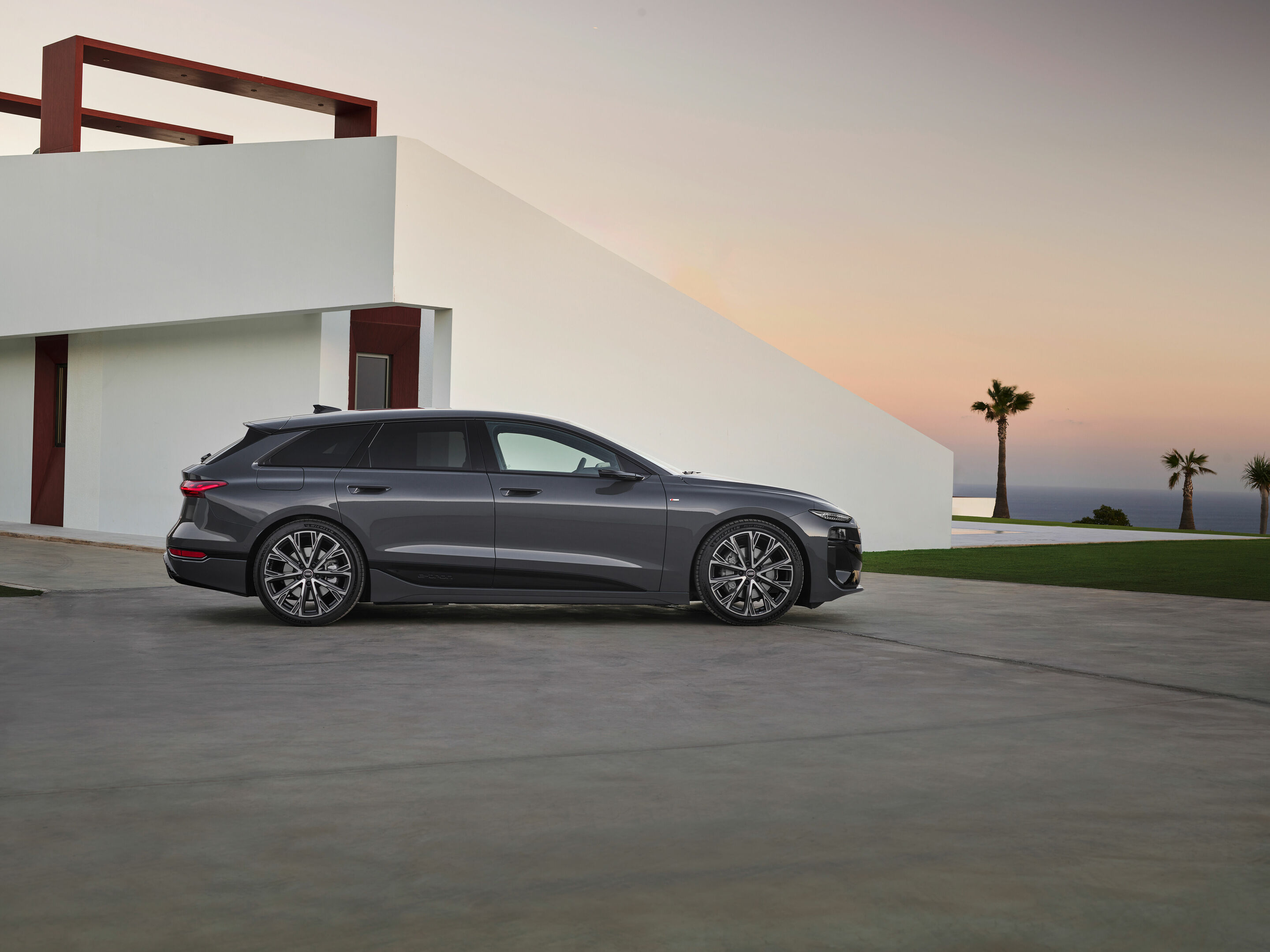 Audi A6 Avant e-tron - Static photo,
Colour: Magnet grey