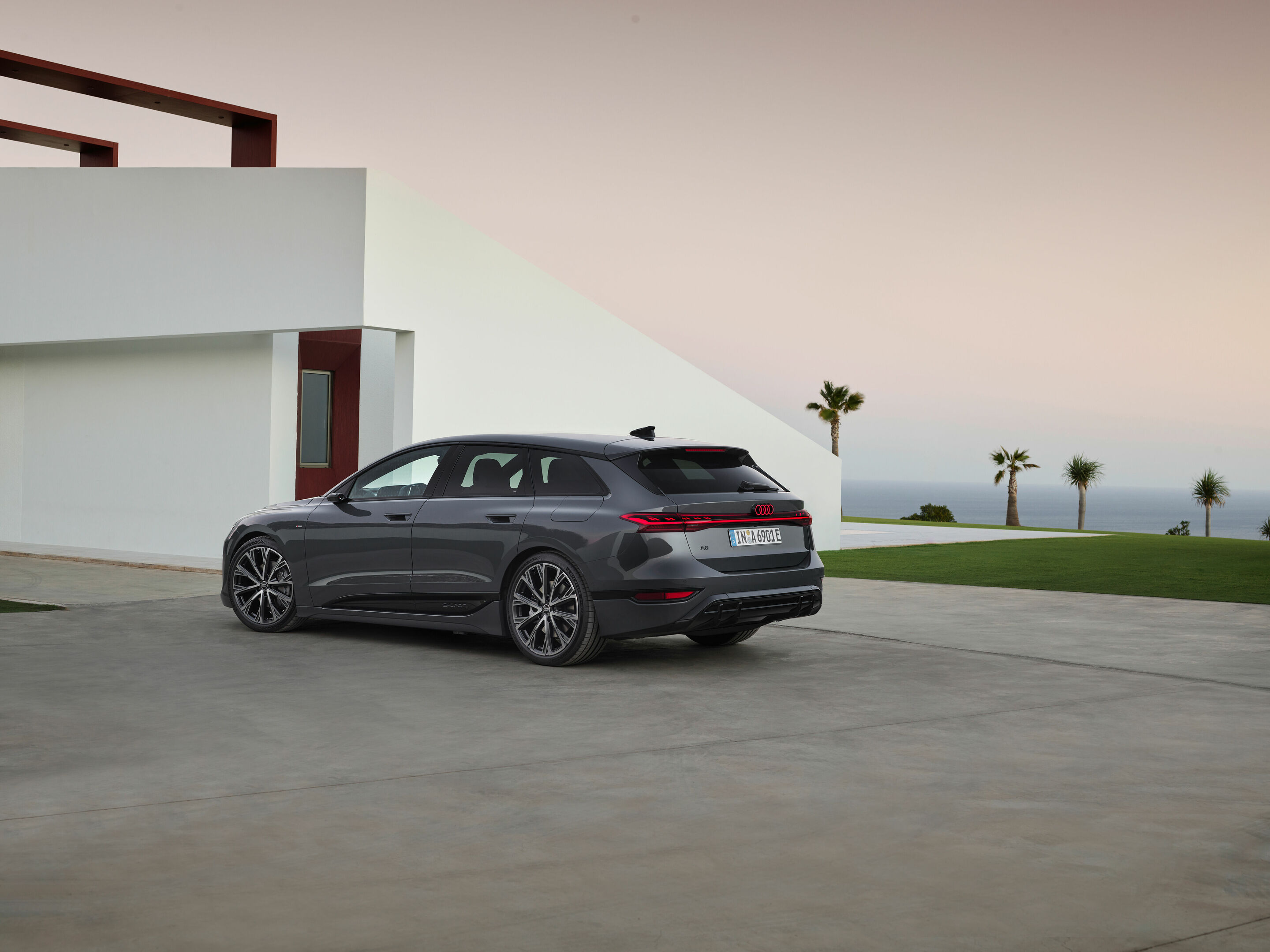 Audi A6 Avant e-tron - Standaufnahme,
Farbe: Magnetgrau