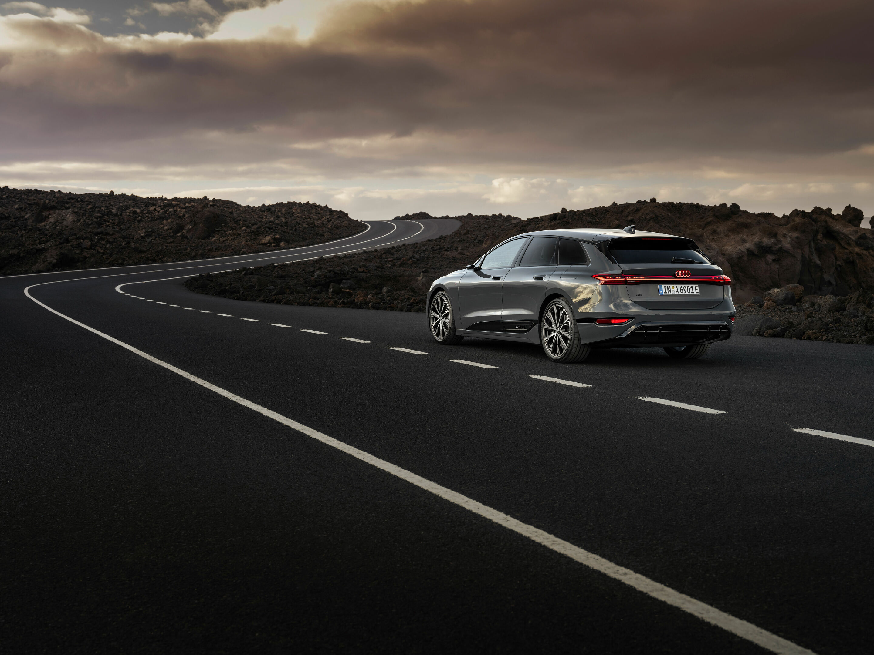 Audi A6 Avant e-tron - Standaufnahme,
Farbe: Magnetgrau