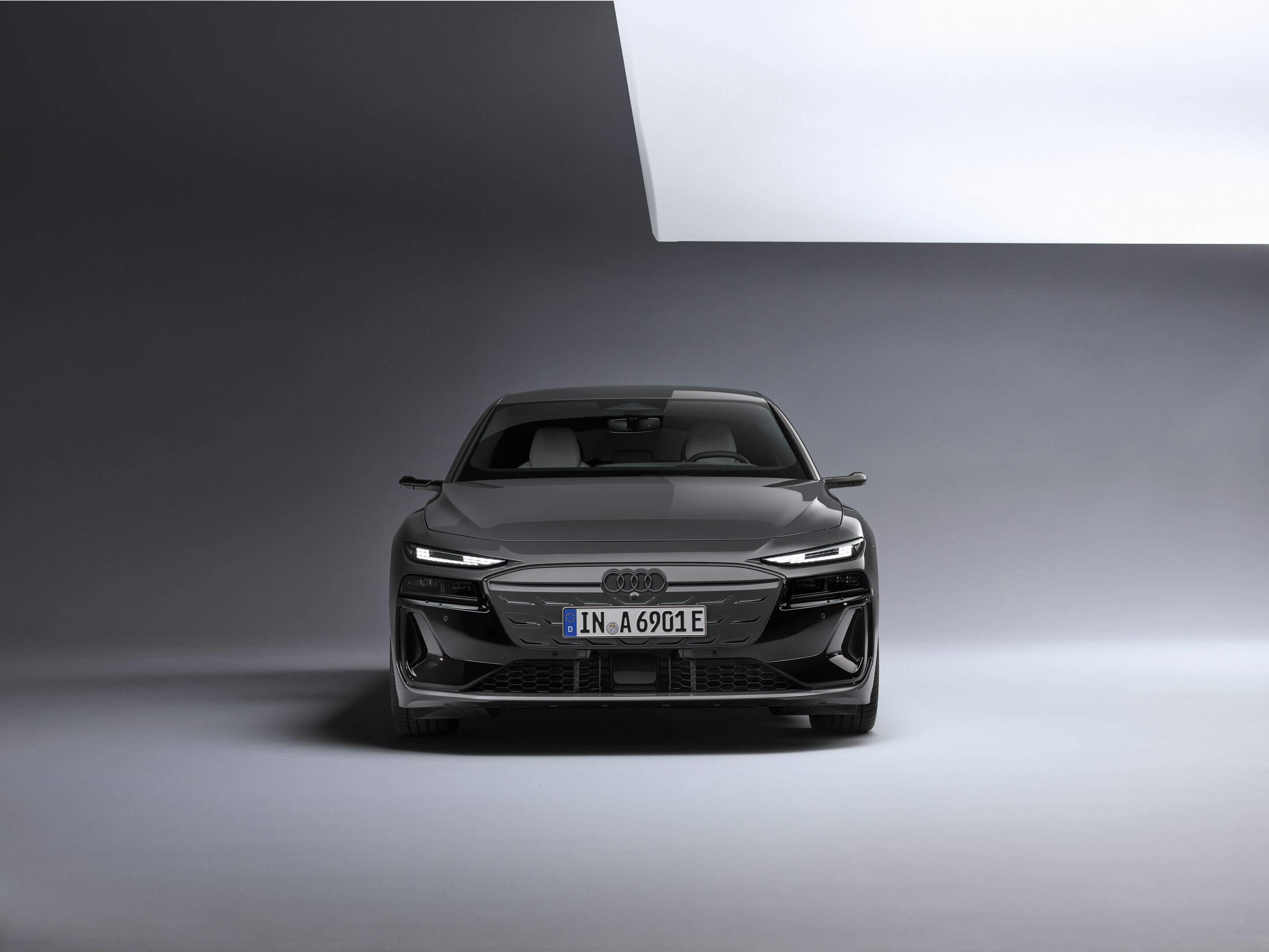 Audi A6 Avant e-tron - Standaufnahme,
Farbe: Magnetgrau