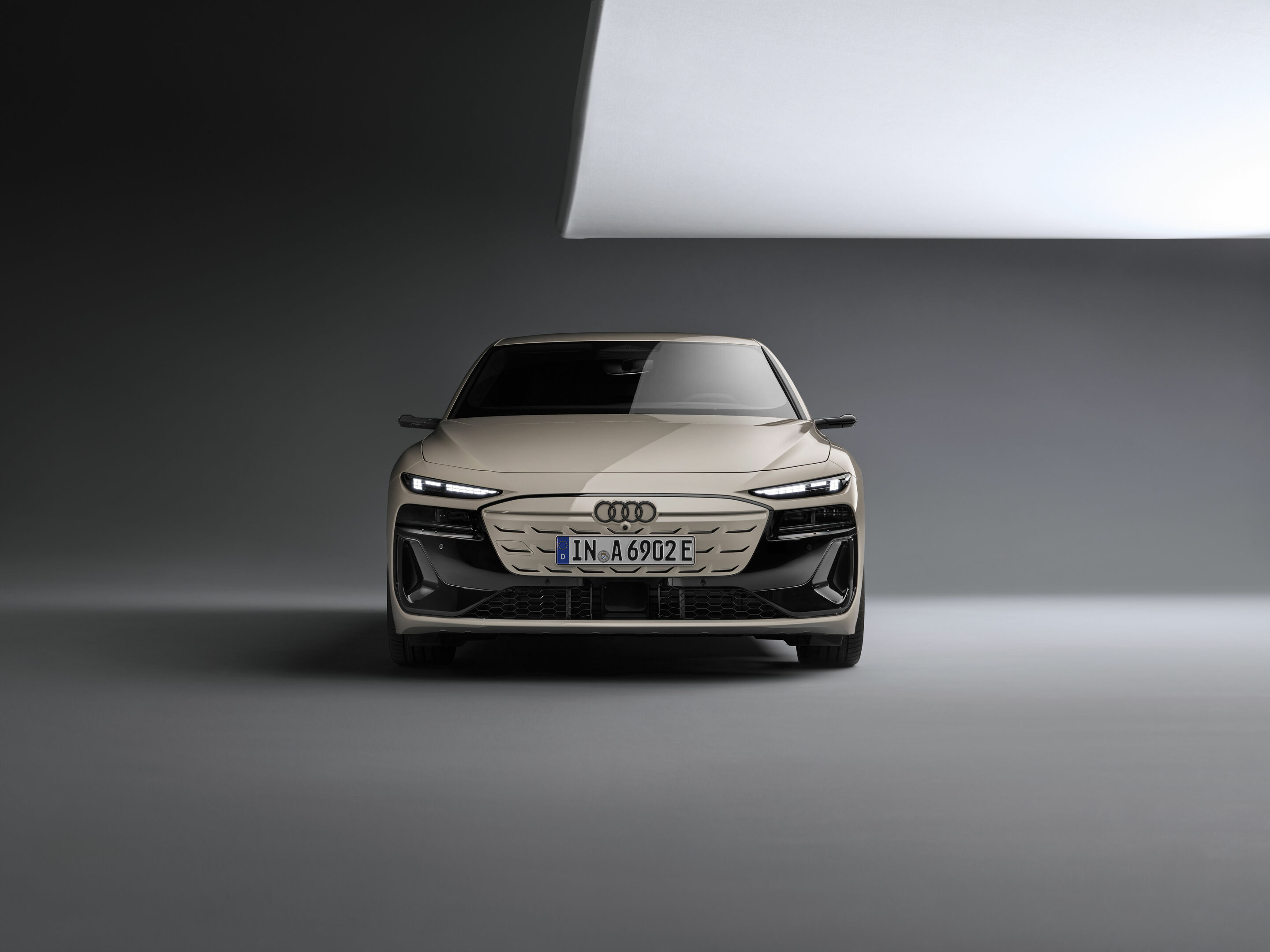Audi A6 Sportback e-tron performance - Standaufnahme,
Farbe: Siambeige Metallic
