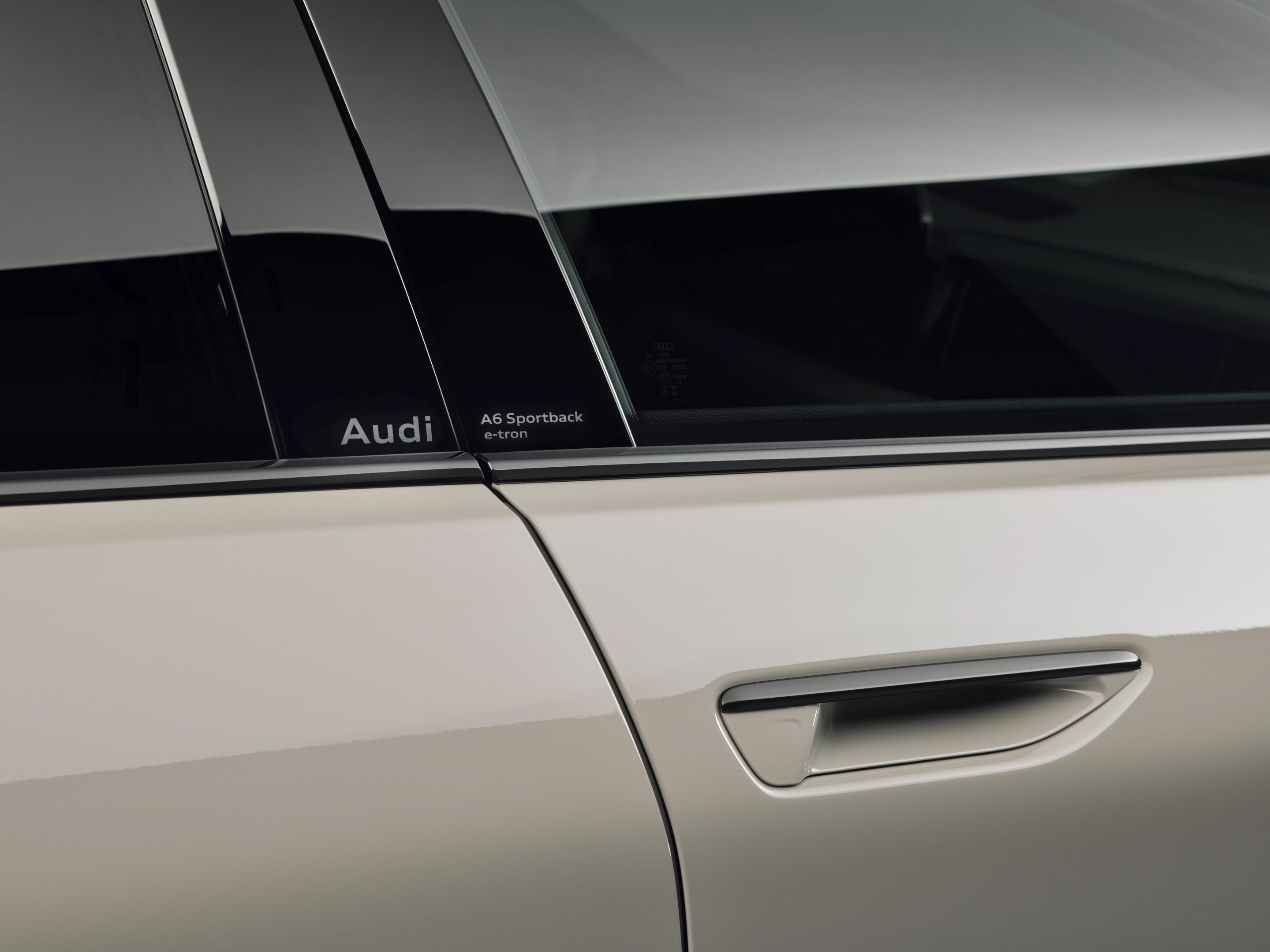 Audi A6 Sportback e-tron performance - Detail,
Farbe: Siambeige Metallic