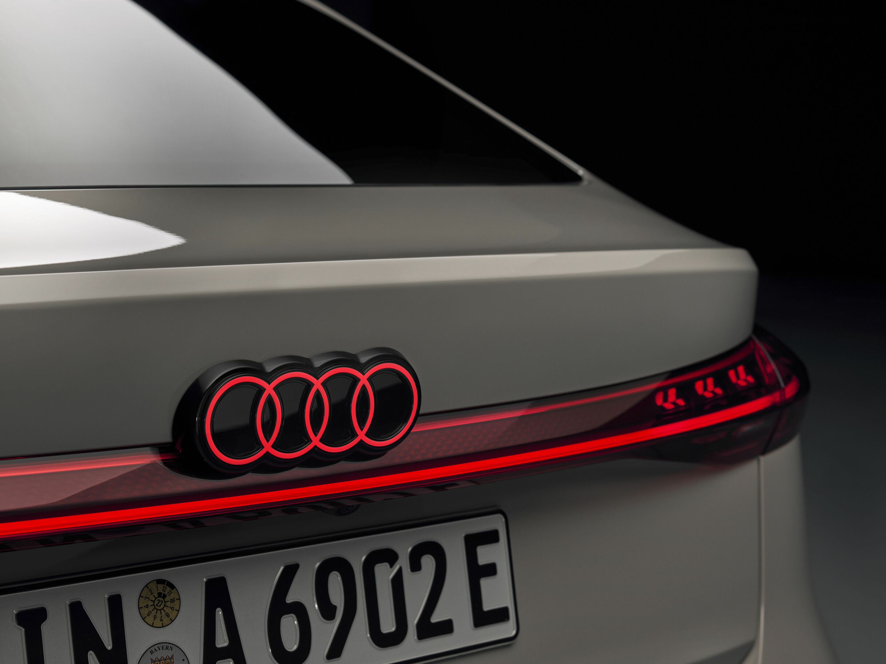 Audi A6 Sportback e-tron performance - Detail,
Farbe: Siambeige Metallic