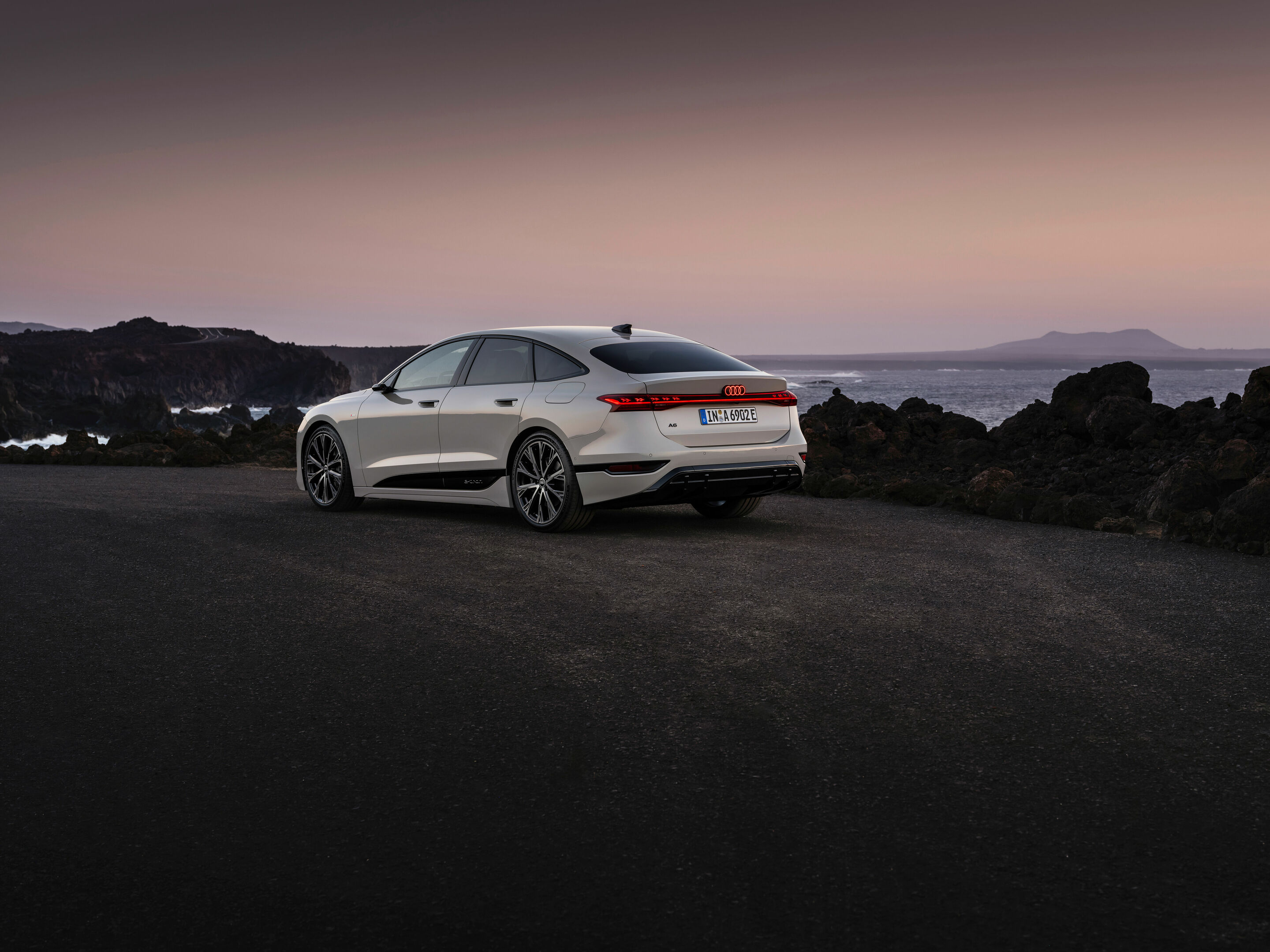 Audi A6 Sportback e-tron performance - Standaufnahme,
Farbe: Siambeige Metallic