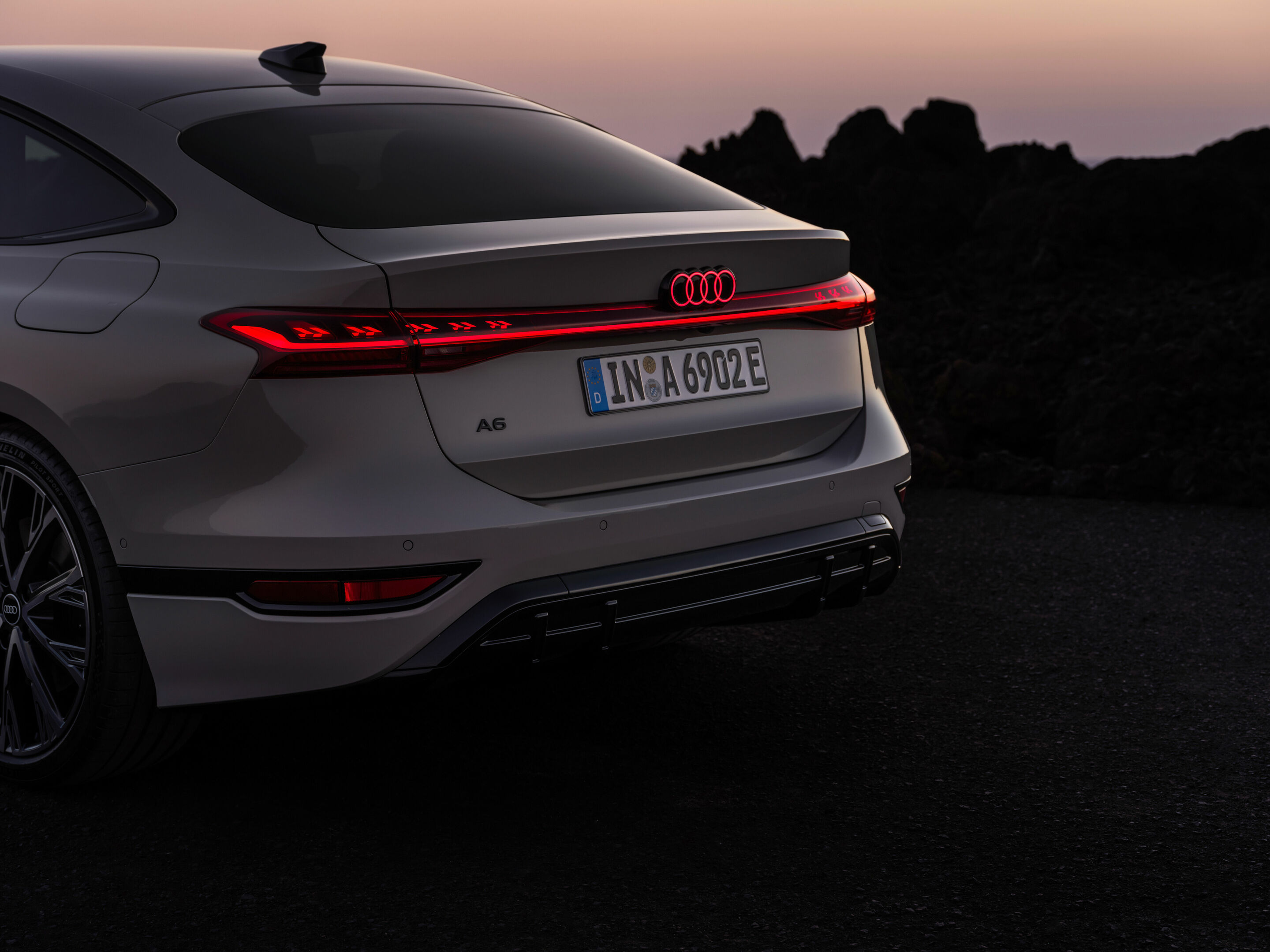 Audi A6 Sportback e-tron performance - Detail,
Farbe: Siambeige Metallic