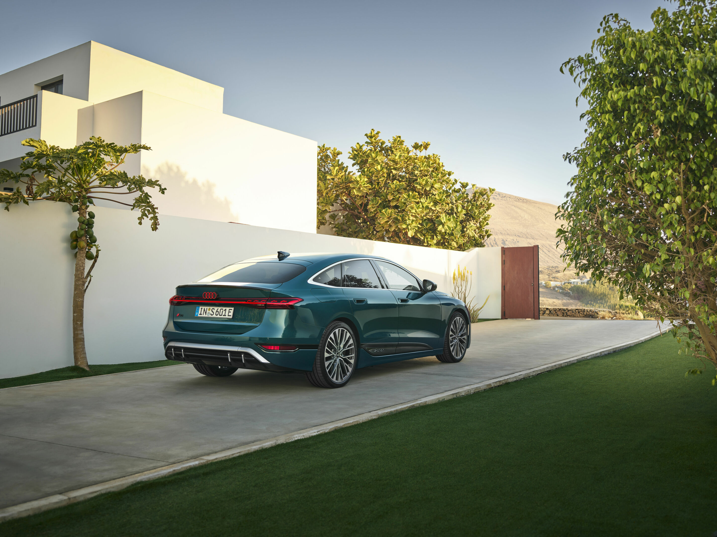 Audi S6 Sportback e-tron - Standaufnahme,
Farbe: Malpeloblau Metallic