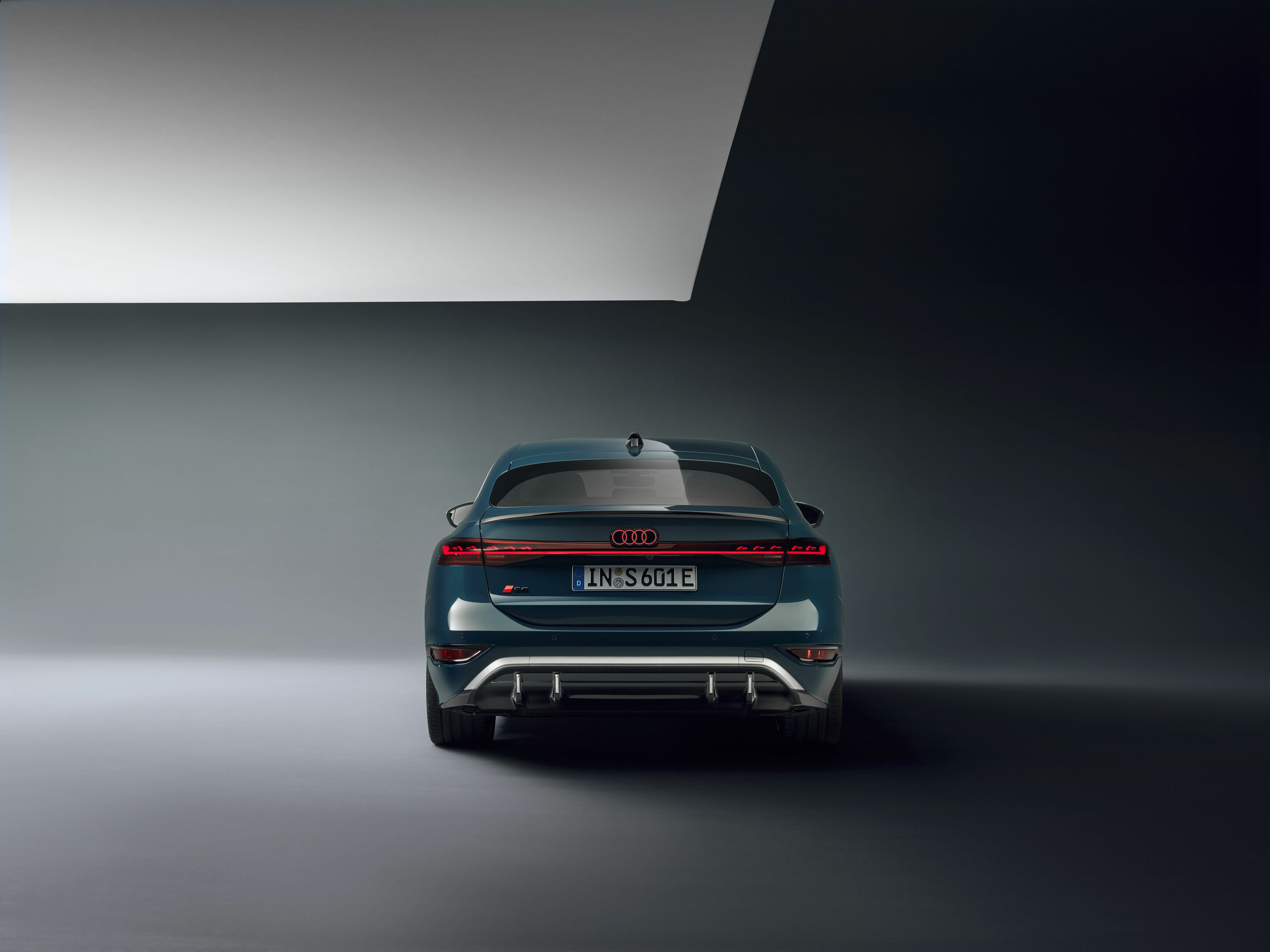 Audi S6 Sportback e-tron - Static photo,
Colour: Malpelo blue metallic