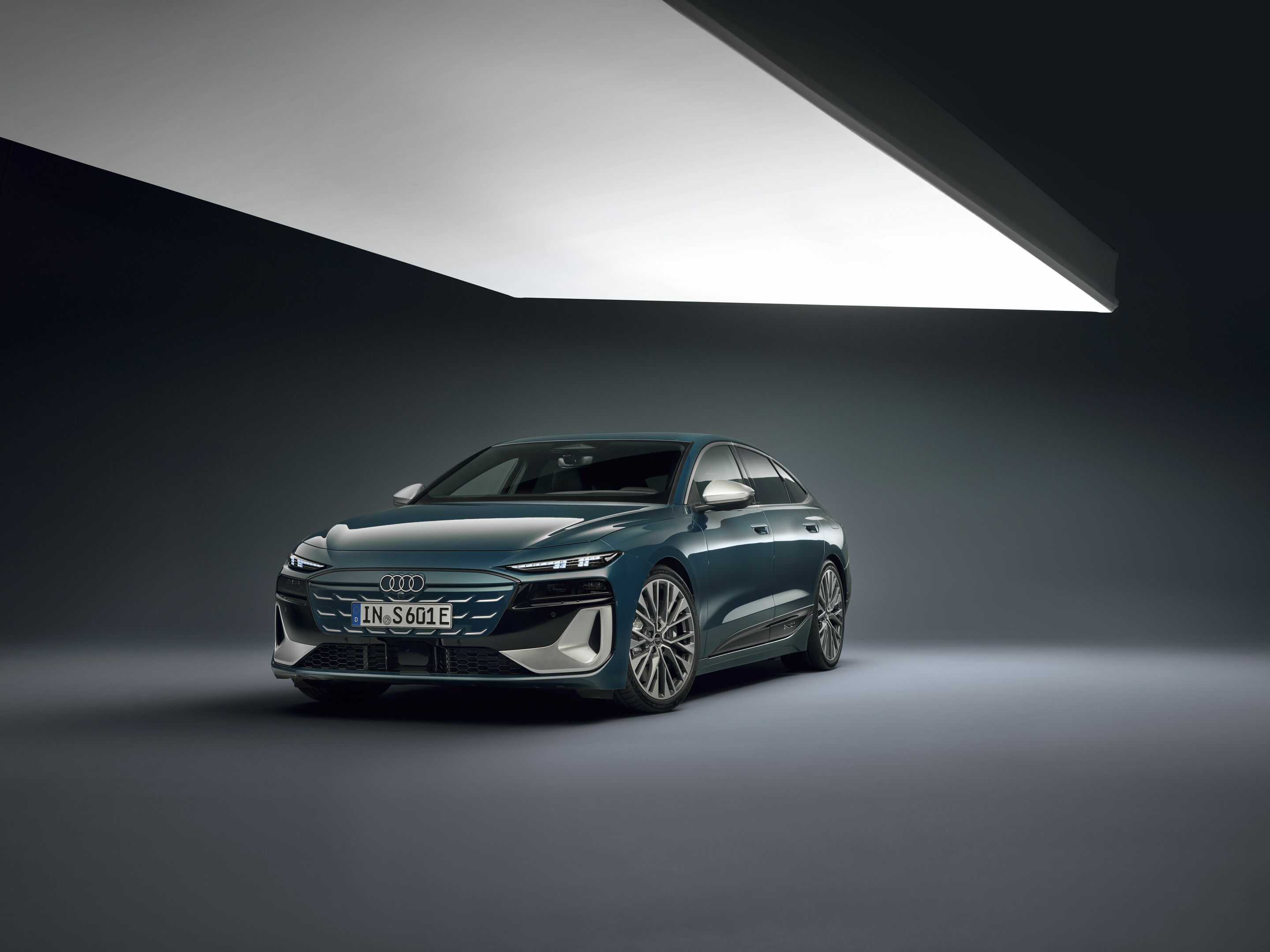 Audi S6 Sportback e-tron - Static photo,
Colour: Malpelo blue metallic