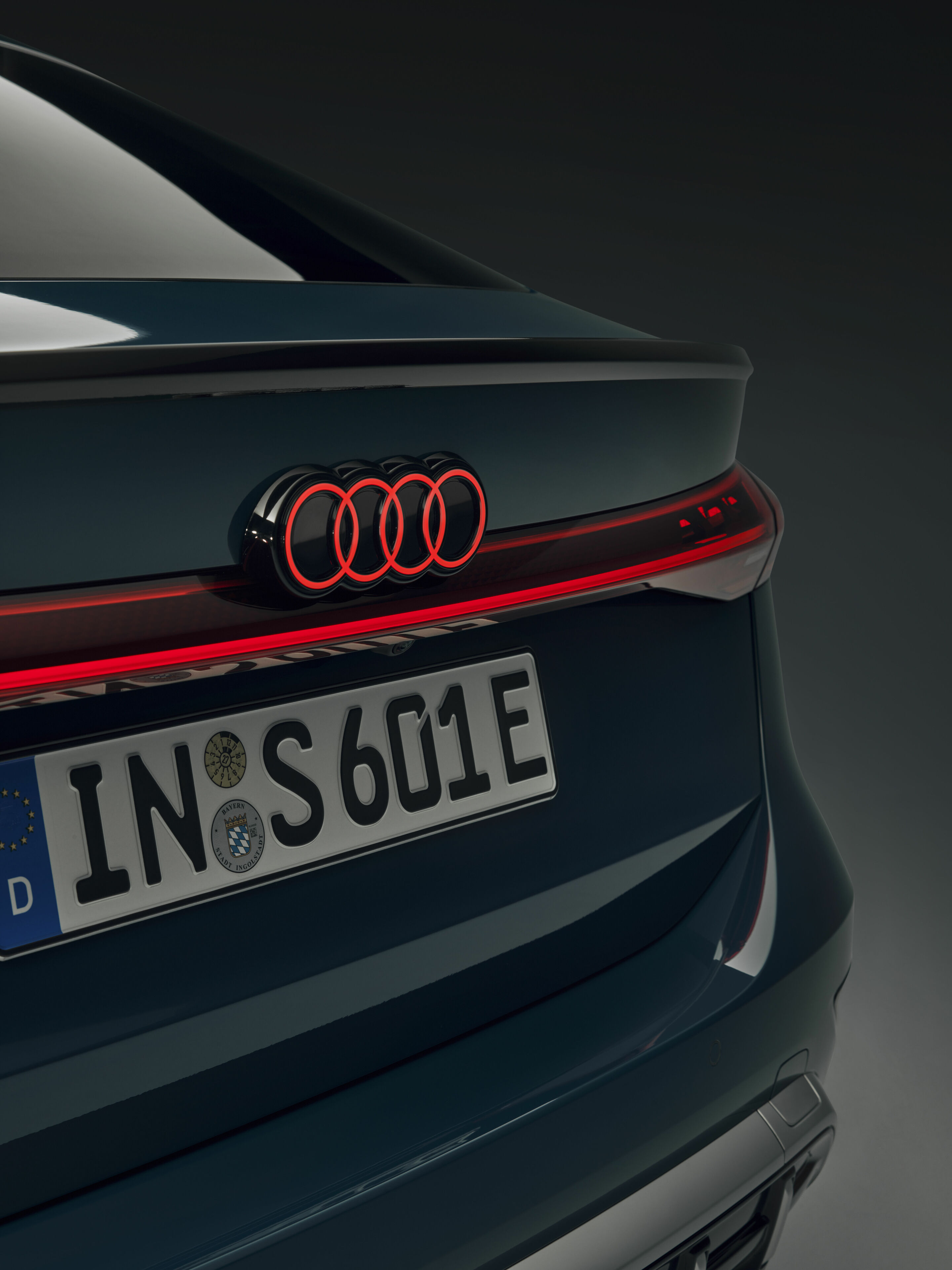 Audi S6 Sportback e-tron - Detail,
Colour: Malpelo blue metallic