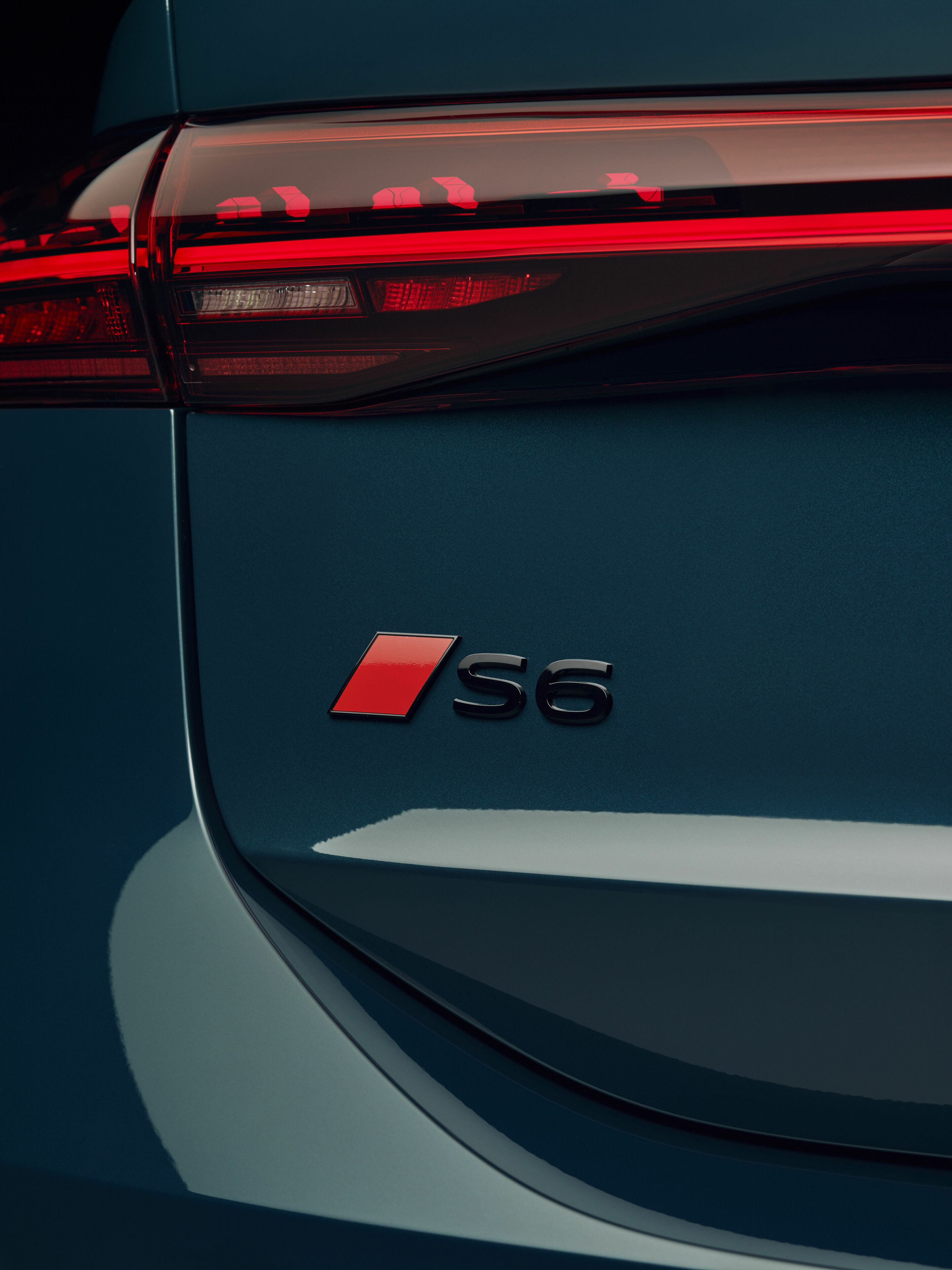 Audi S6 Sportback e-tron - Detail,
Farbe: Malpeloblau Metallic