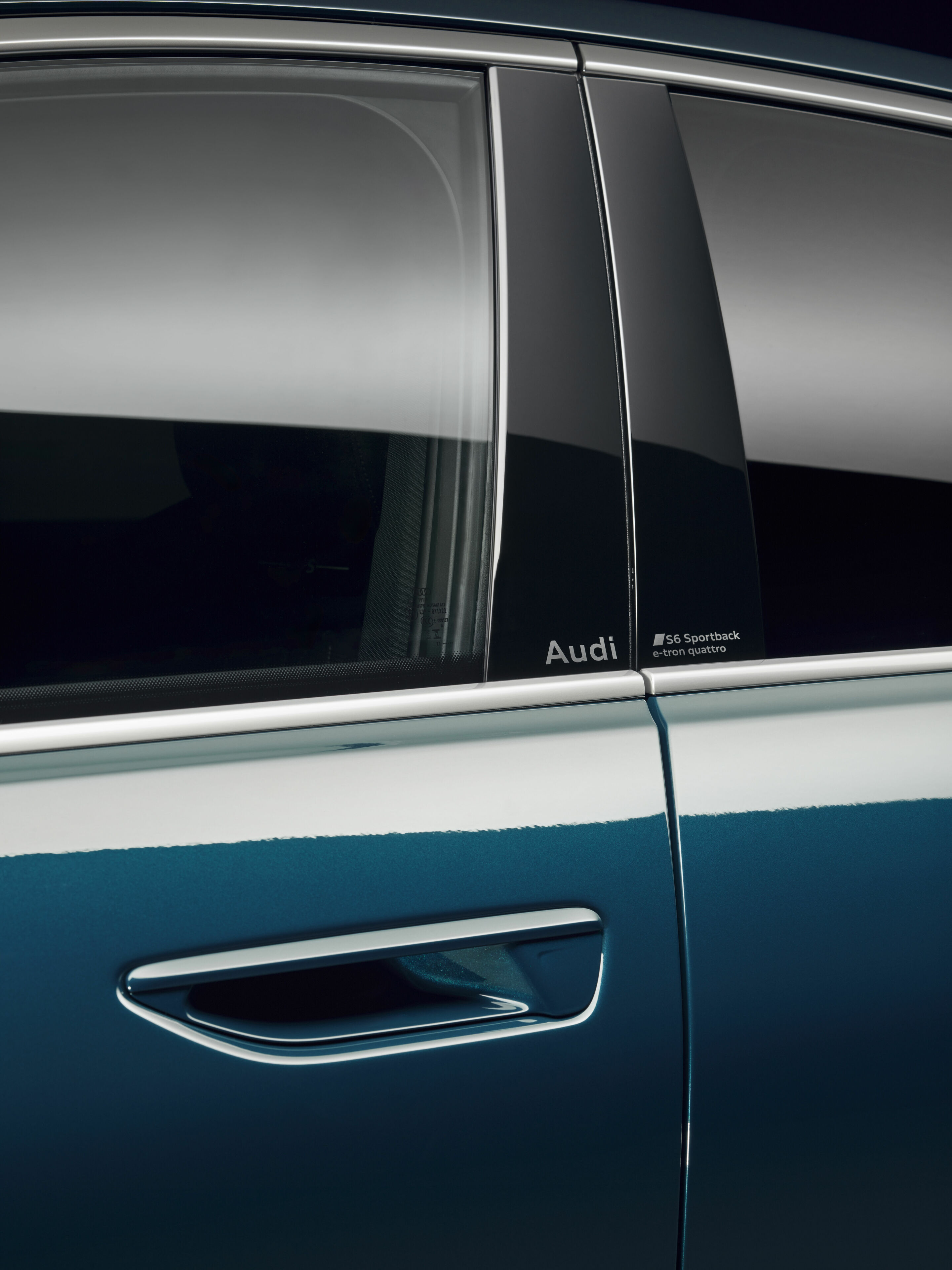Audi S6 Sportback e-tron - Detail,
Colour: Malpelo blue metallic