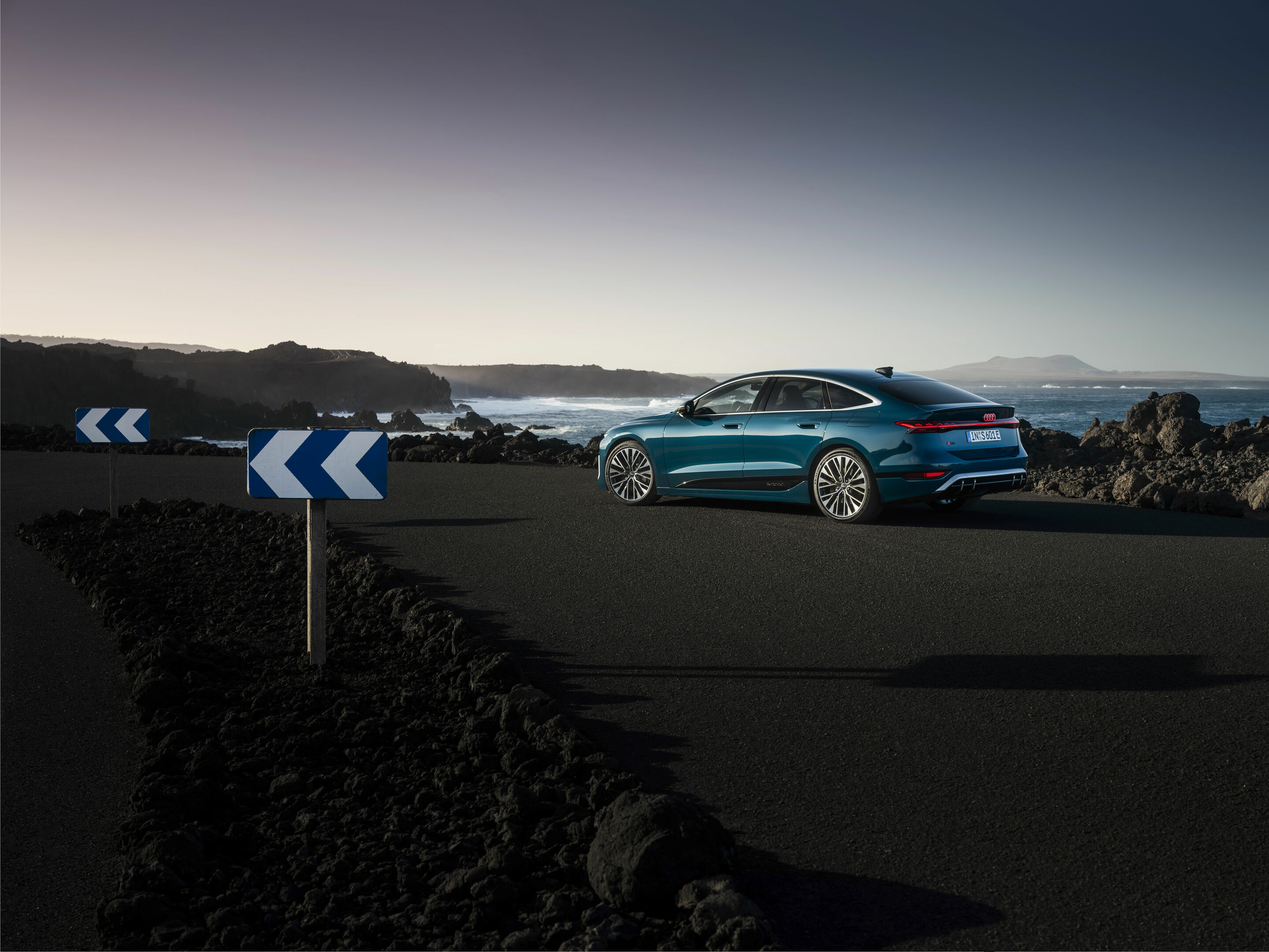 Audi S6 Sportback e-tron - Static photo,
Colour: Malpelo blue metallic