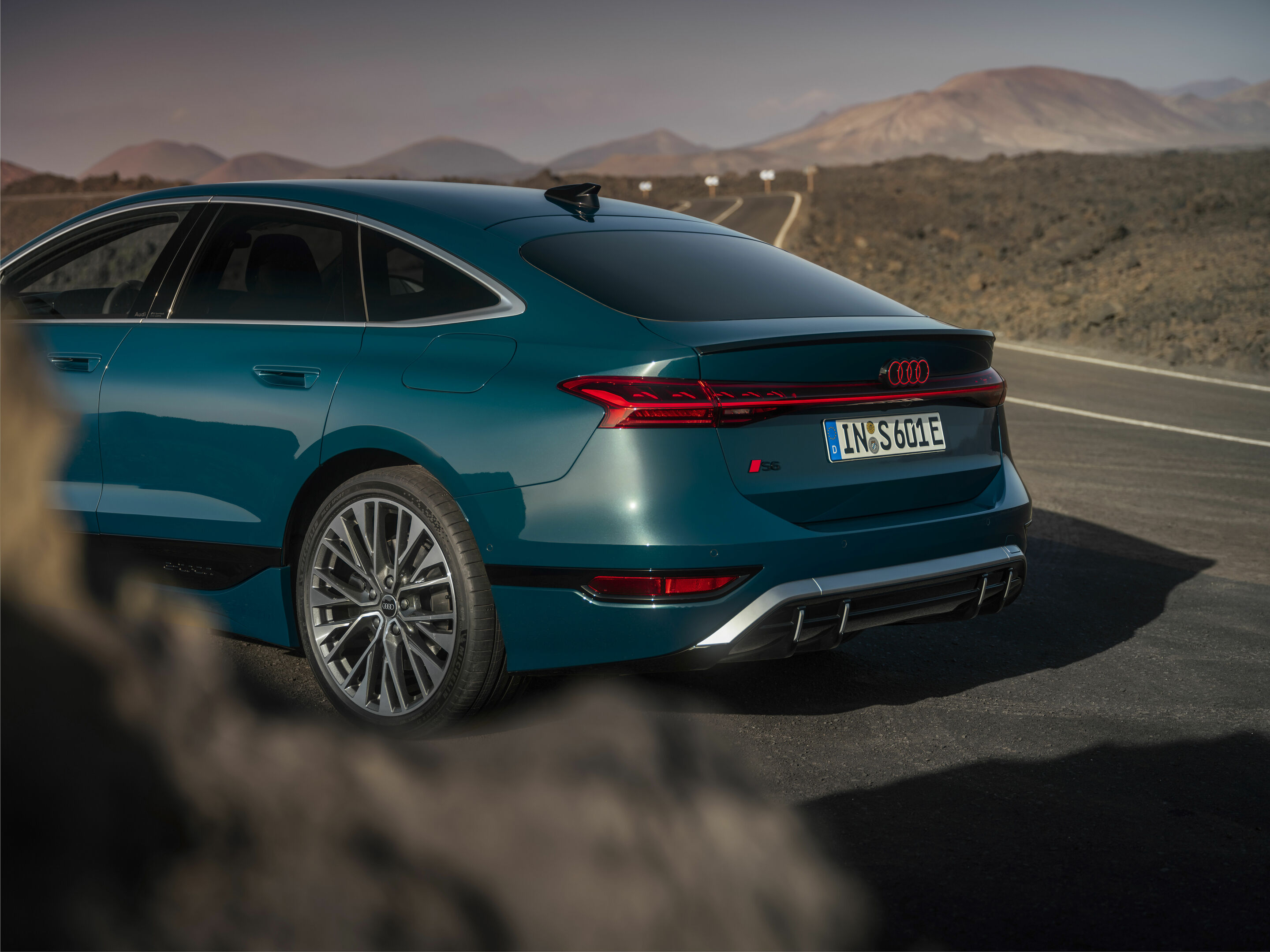 Audi S6 Sportback e-tron - Static photo,
Colour: Malpelo blue metallic