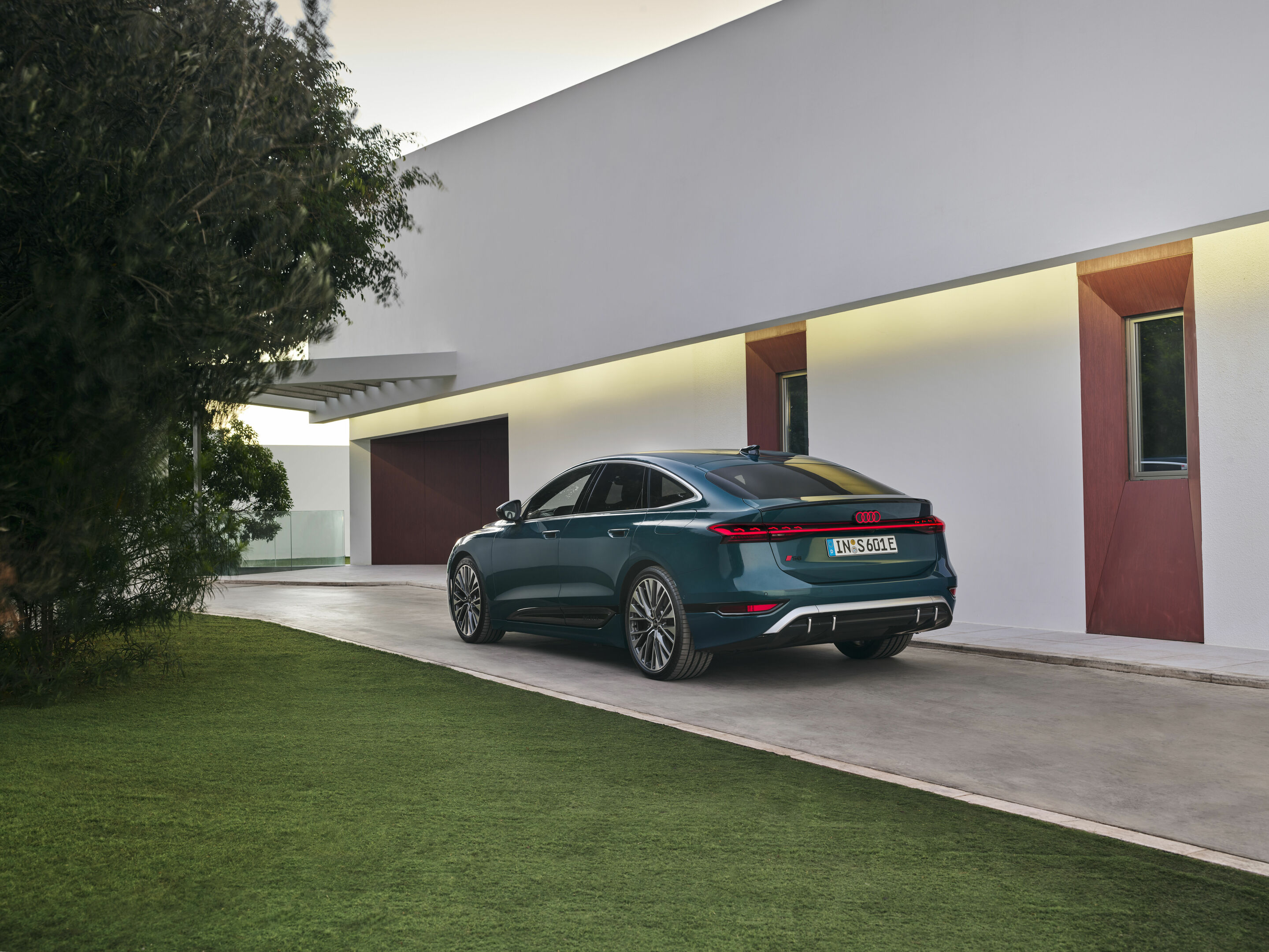 Audi S6 Sportback e-tron - Static photo,
Colour: Malpelo blue metallic