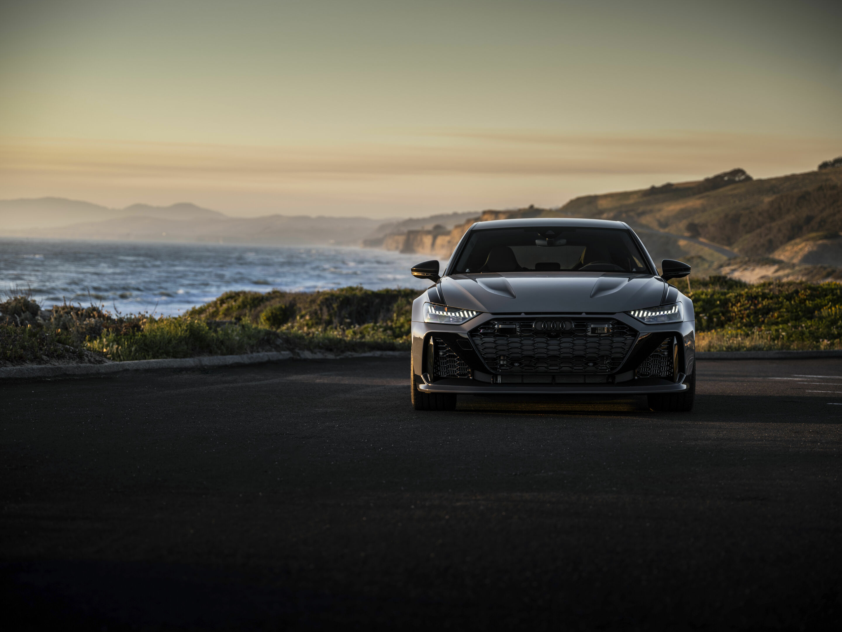 Audi RS 6 Avant GT in Kalifornien - Standaufnahme,
Farbe: Nardograu