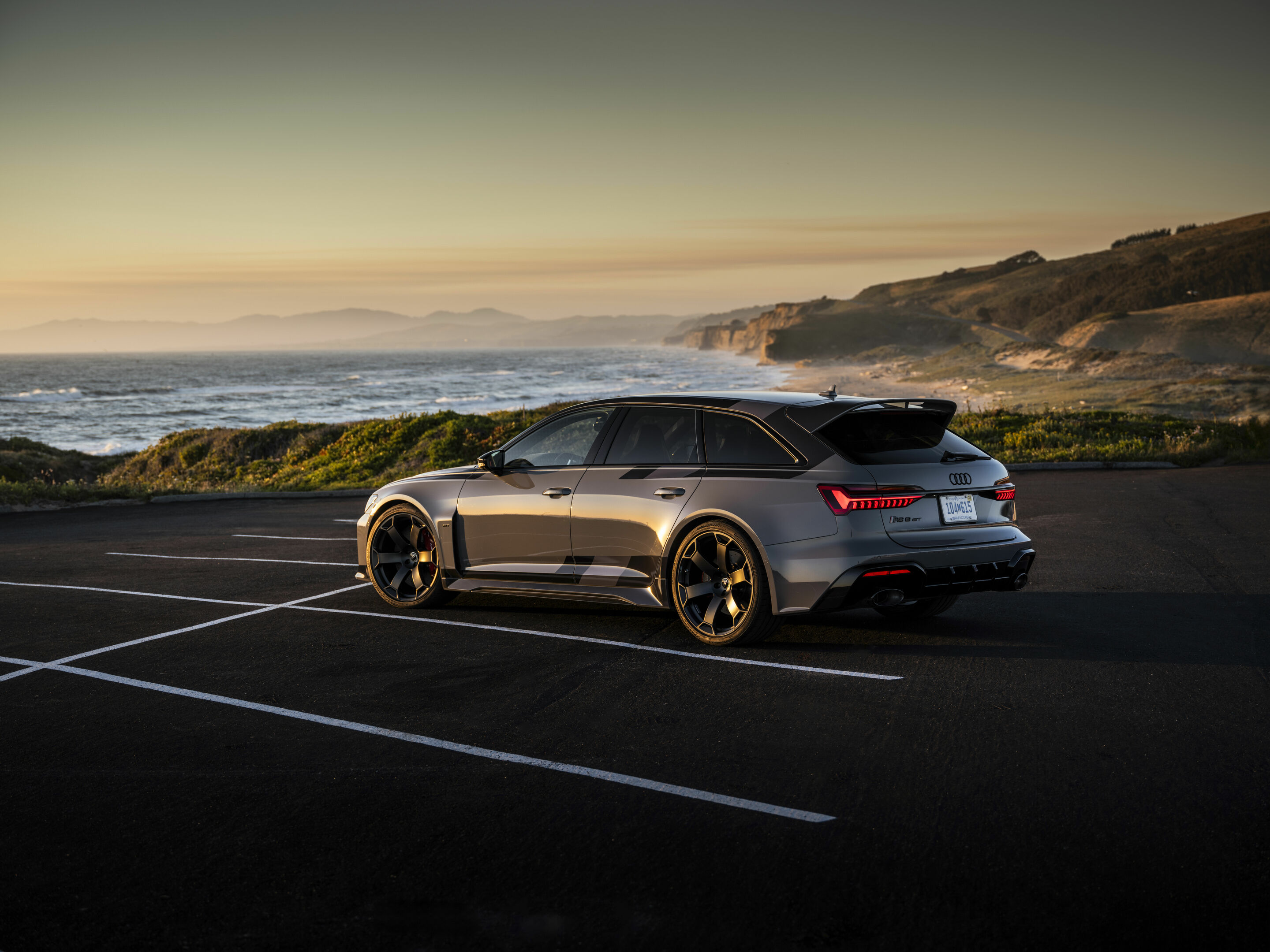 Audi RS 6 Avant GT in Kalifornien - Standaufnahme,
Farbe: Nardograu
